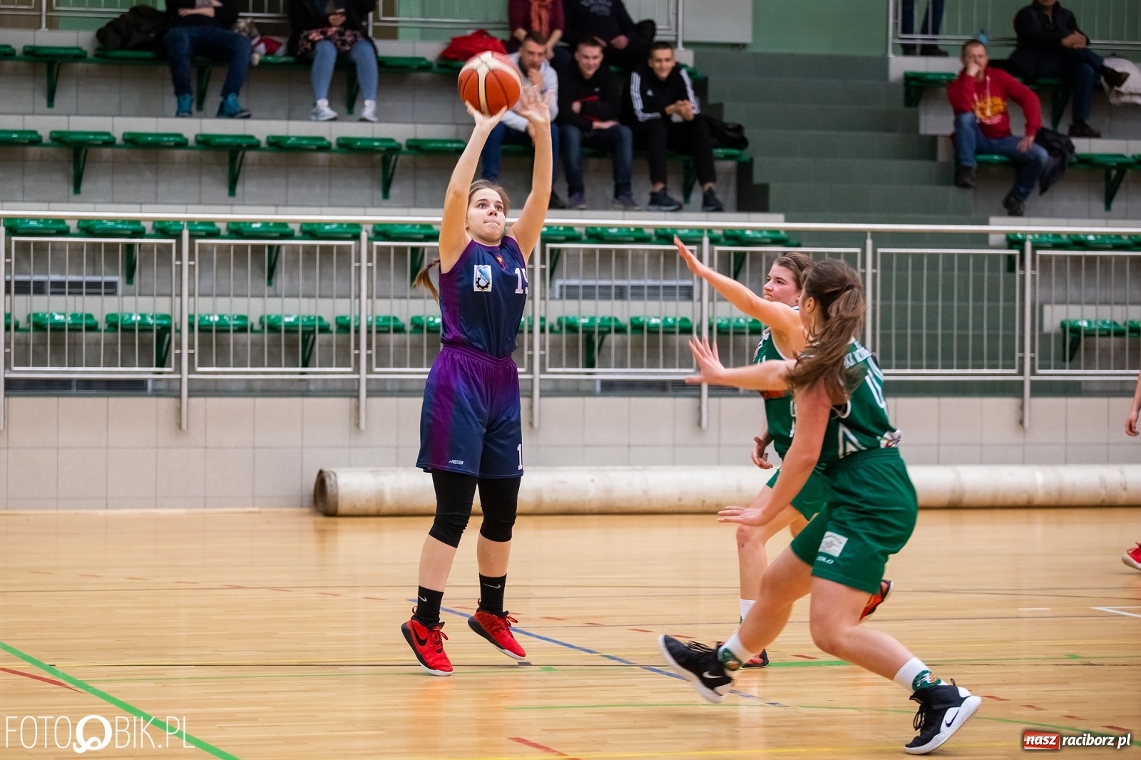Zdjęcie w galerii na portalu naszraciborz.pl: Koszykarki RKK AZS Racibórz przegrały z KS Pogoń Ruda Śląska wiadomości z regionu