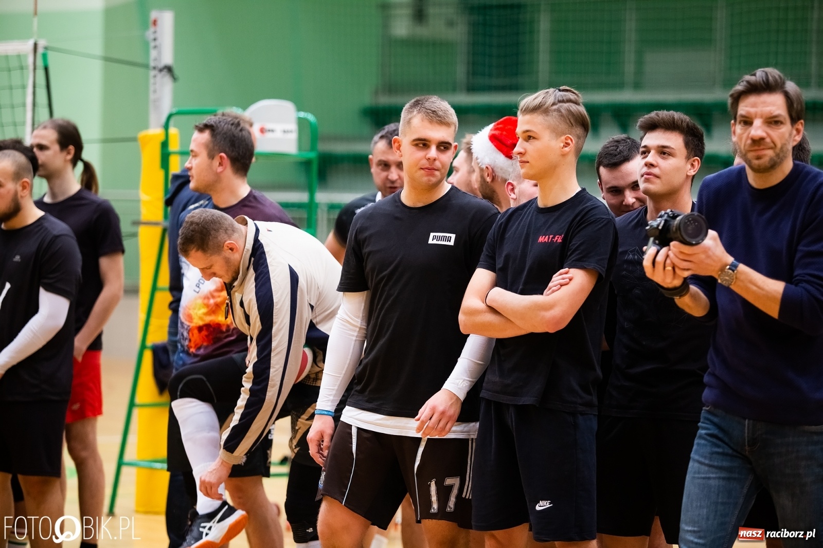 Zdjęcie w galerii na portalu naszraciborz.pl: Raciborski Nocny Turniej Mikołajkowy w Piłce Siatkowej wiadomości z regionu