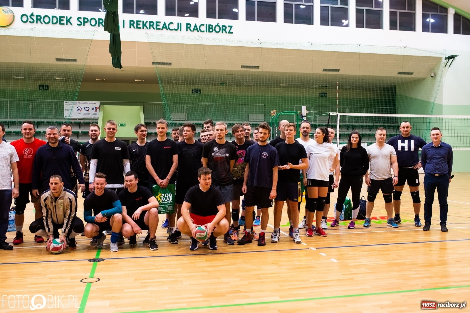 Zdjęcie w galerii na portalu naszraciborz.pl: Raciborski Nocny Turniej Mikołajkowy w Piłce Siatkowej wiadomości z regionu