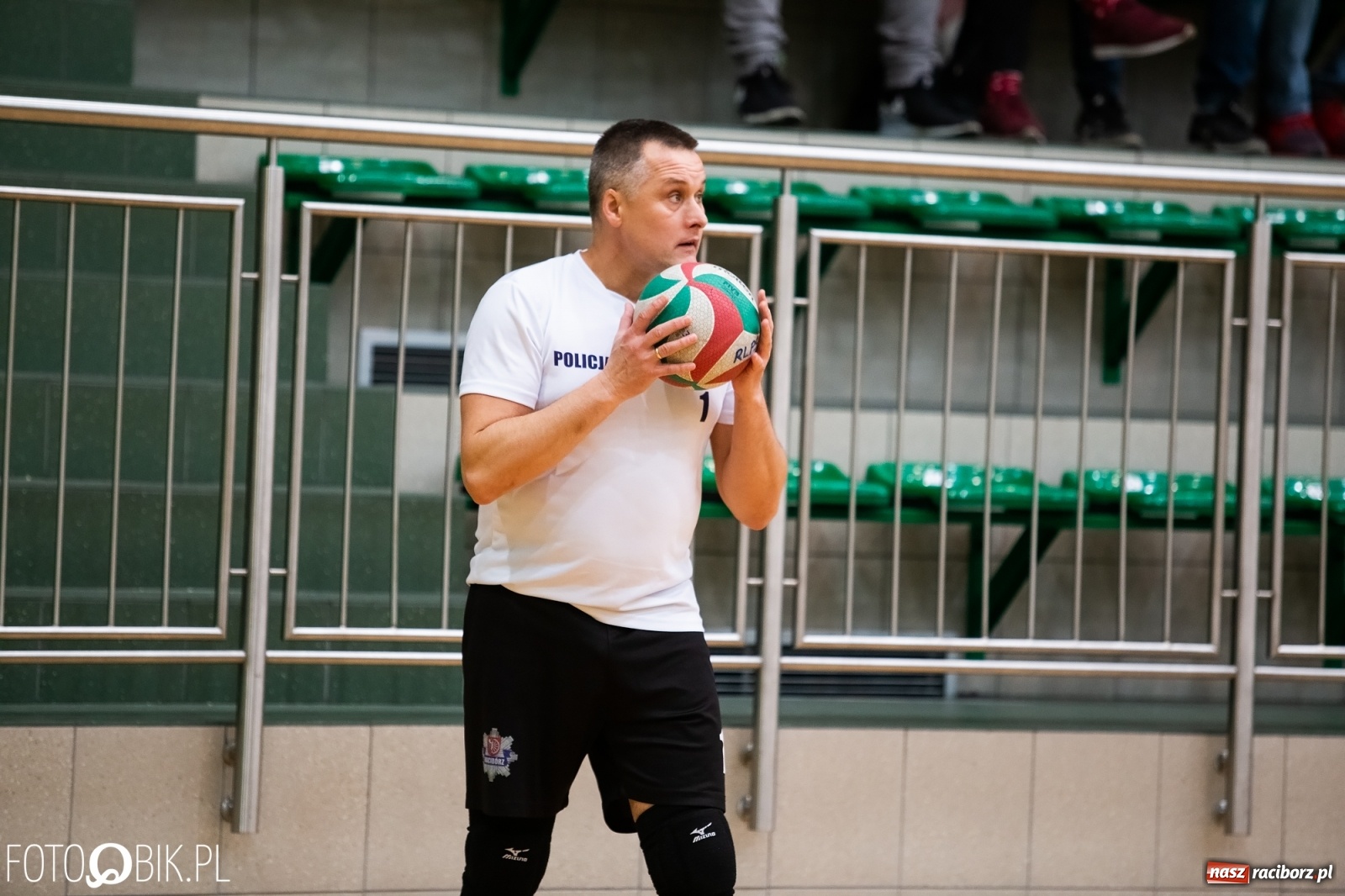 Zdjęcie w galerii na portalu naszraciborz.pl: Raciborski Nocny Turniej Mikołajkowy w Piłce Siatkowej wiadomości z regionu