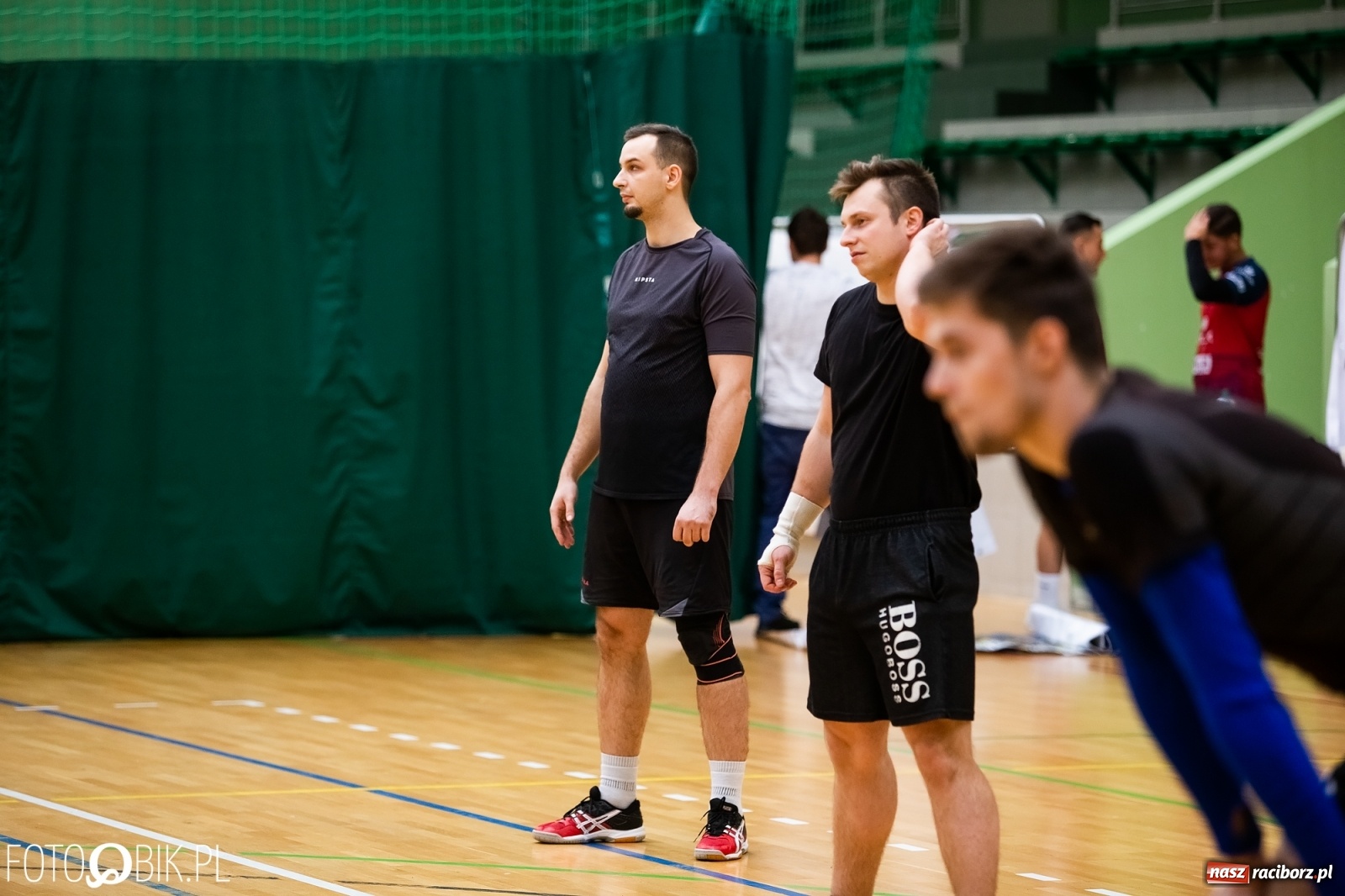 Zdjęcie w galerii na portalu naszraciborz.pl: Raciborski Nocny Turniej Mikołajkowy w Piłce Siatkowej wiadomości z regionu