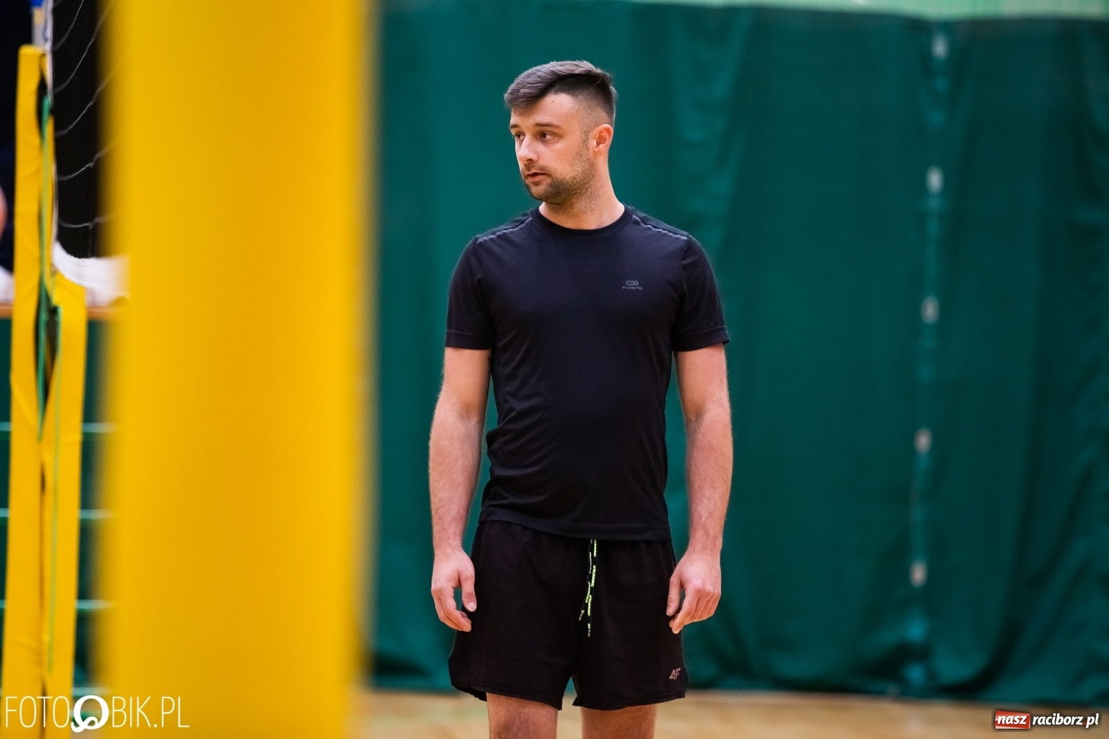 Zdjęcie w galerii na portalu naszraciborz.pl: Raciborski Nocny Turniej Mikołajkowy w Piłce Siatkowej wiadomości z regionu