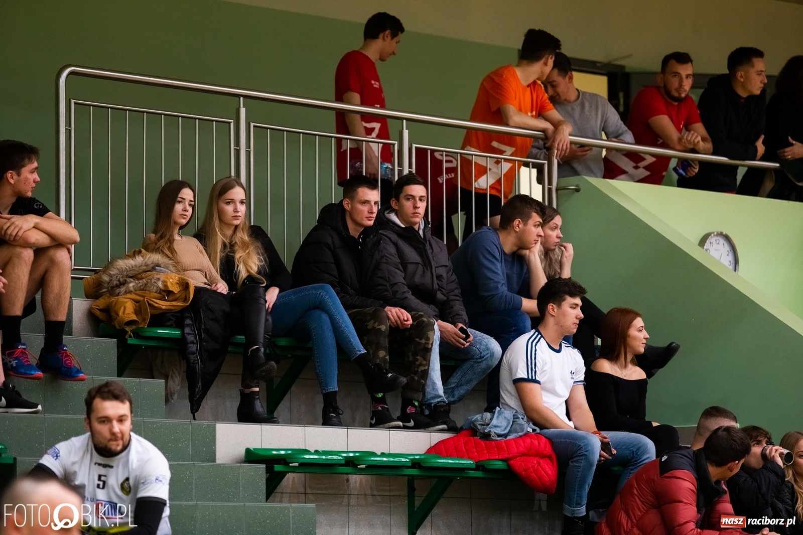 Zdjęcie w galerii na portalu naszraciborz.pl: Raciborski Nocny Turniej Mikołajkowy w Piłce Siatkowej wiadomości z regionu