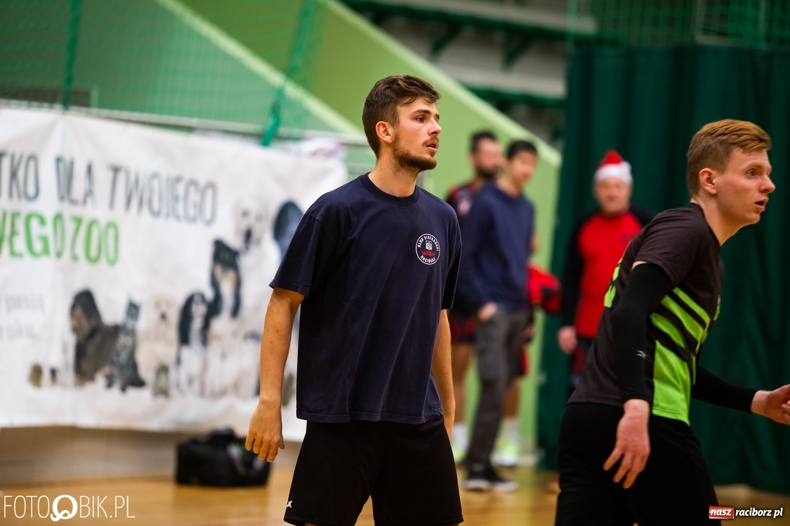 Zdjęcie w galerii na portalu naszraciborz.pl: Raciborski Nocny Turniej Mikołajkowy w Piłce Siatkowej wiadomości z regionu