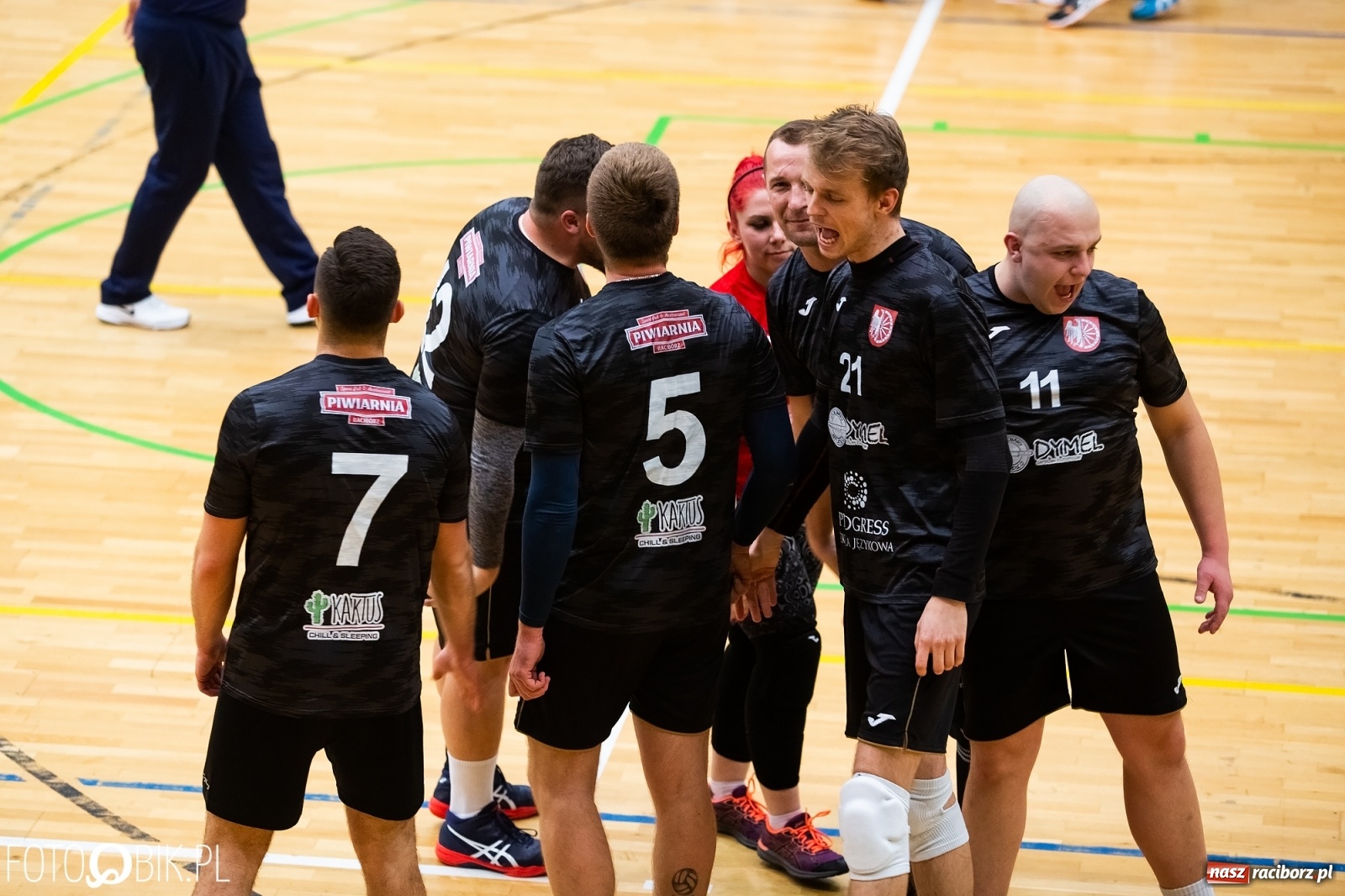 Zdjęcie w galerii na portalu naszraciborz.pl: Raciborski Nocny Turniej Mikołajkowy w Piłce Siatkowej wiadomości z regionu