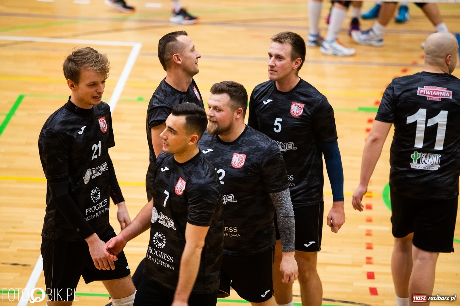 Zdjęcie w galerii na portalu naszraciborz.pl: Raciborski Nocny Turniej Mikołajkowy w Piłce Siatkowej wiadomości z regionu