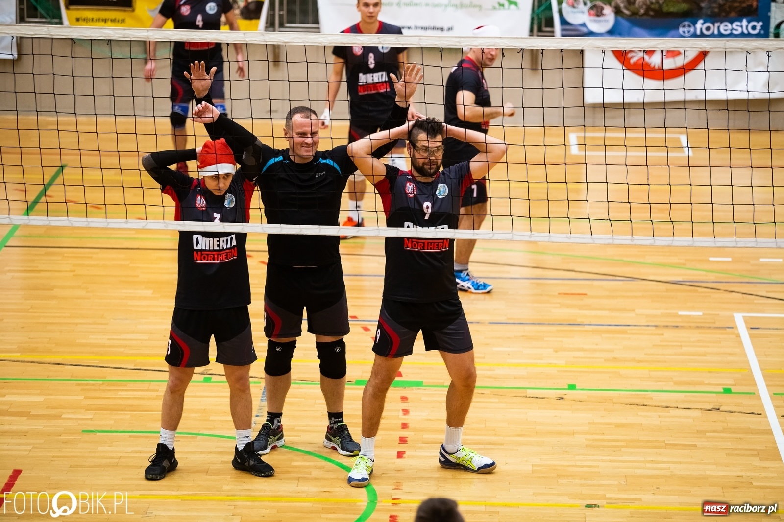 Zdjęcie w galerii na portalu naszraciborz.pl: Raciborski Nocny Turniej Mikołajkowy w Piłce Siatkowej wiadomości z regionu