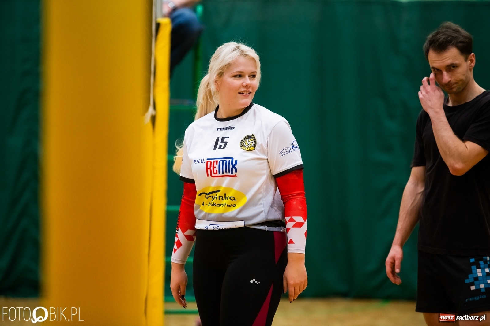 Zdjęcie w galerii na portalu naszraciborz.pl: Raciborski Nocny Turniej Mikołajkowy w Piłce Siatkowej wiadomości z regionu