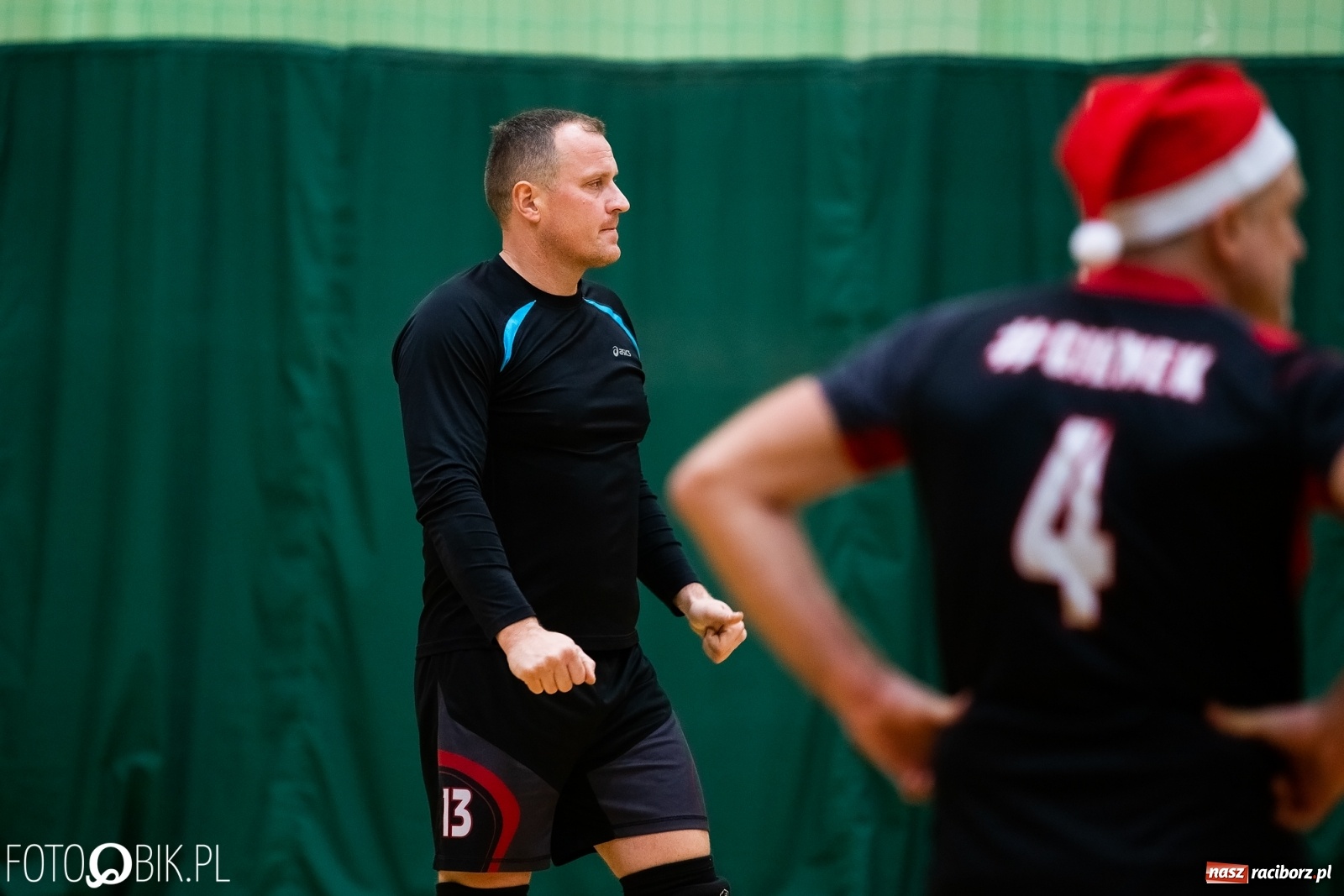 Zdjęcie w galerii na portalu naszraciborz.pl: Raciborski Nocny Turniej Mikołajkowy w Piłce Siatkowej wiadomości z regionu