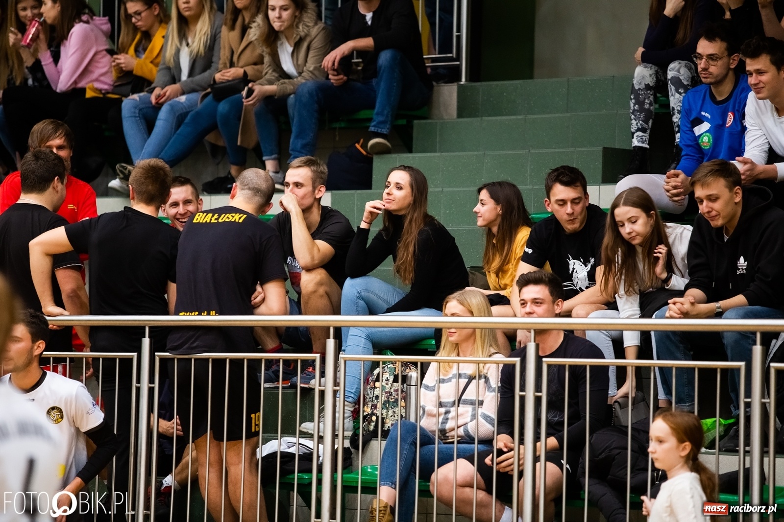 Zdjęcie w galerii na portalu naszraciborz.pl: Raciborski Nocny Turniej Mikołajkowy w Piłce Siatkowej wiadomości z regionu