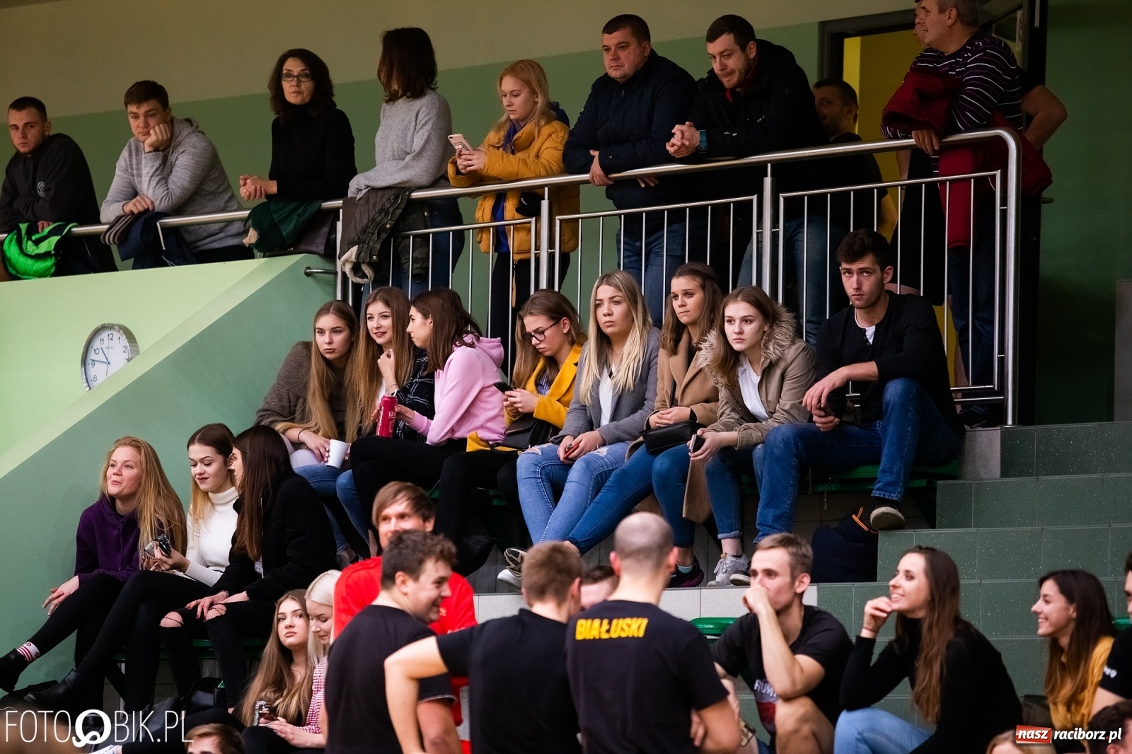 Zdjęcie w galerii na portalu naszraciborz.pl: Raciborski Nocny Turniej Mikołajkowy w Piłce Siatkowej wiadomości z regionu