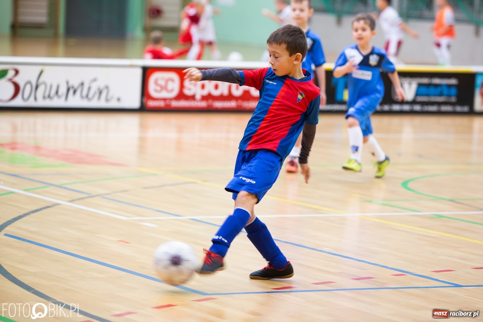 Zdjęcie w galerii na portalu naszraciborz.pl: Drugi dzień zmagań piłkarskich w Arenie Rafako wiadomości z regionu