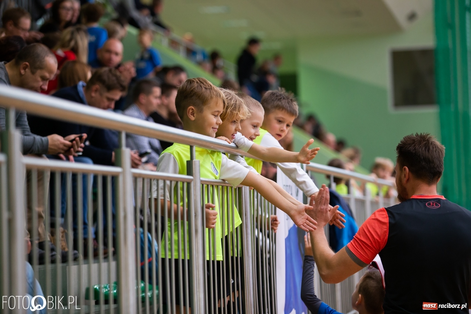 Zdjęcie w galerii na portalu naszraciborz.pl: Drugi dzień zmagań piłkarskich w Arenie Rafako wiadomości z regionu