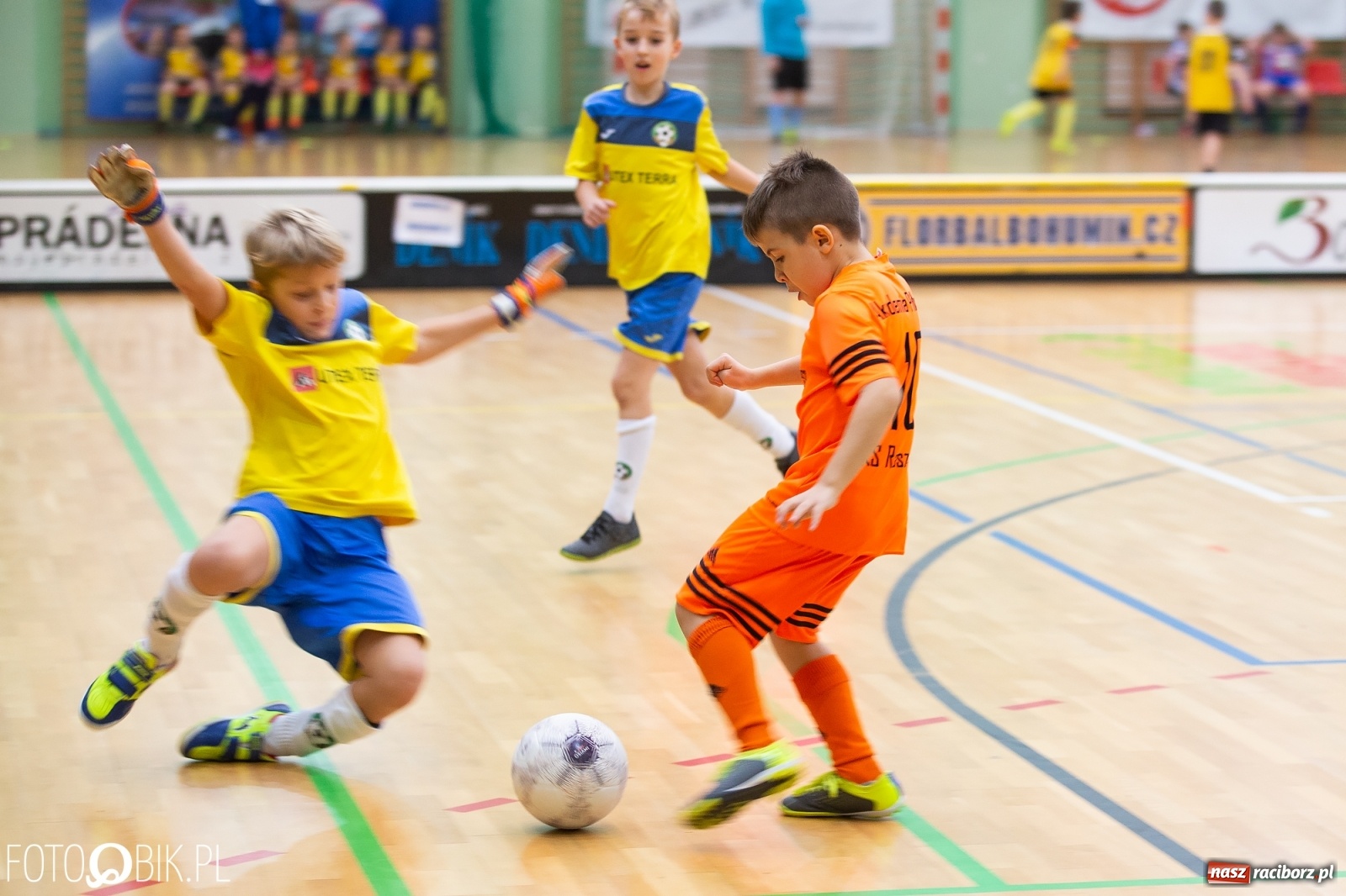 Zdjęcie w galerii na portalu naszraciborz.pl: Drugi dzień zmagań piłkarskich w Arenie Rafako wiadomości z regionu