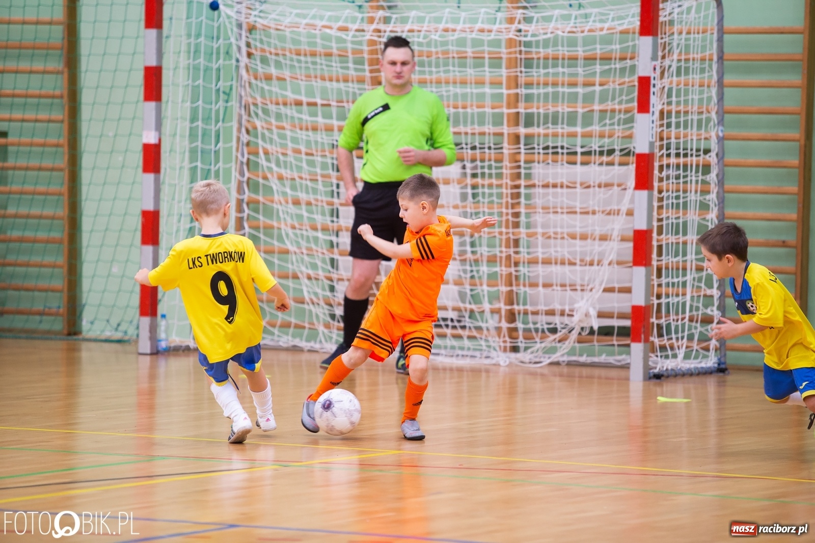 Zdjęcie w galerii na portalu naszraciborz.pl: Drugi dzień zmagań piłkarskich w Arenie Rafako wiadomości z regionu