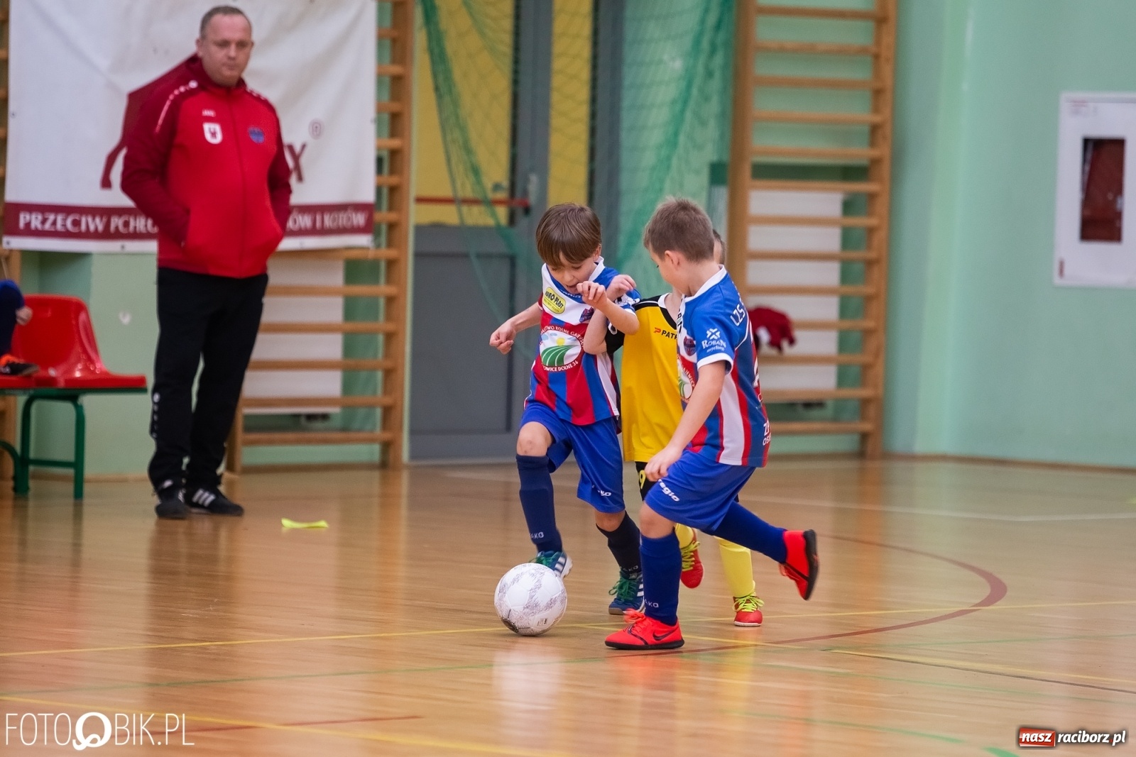 Zdjęcie w galerii na portalu naszraciborz.pl: Drugi dzień zmagań piłkarskich w Arenie Rafako wiadomości z regionu