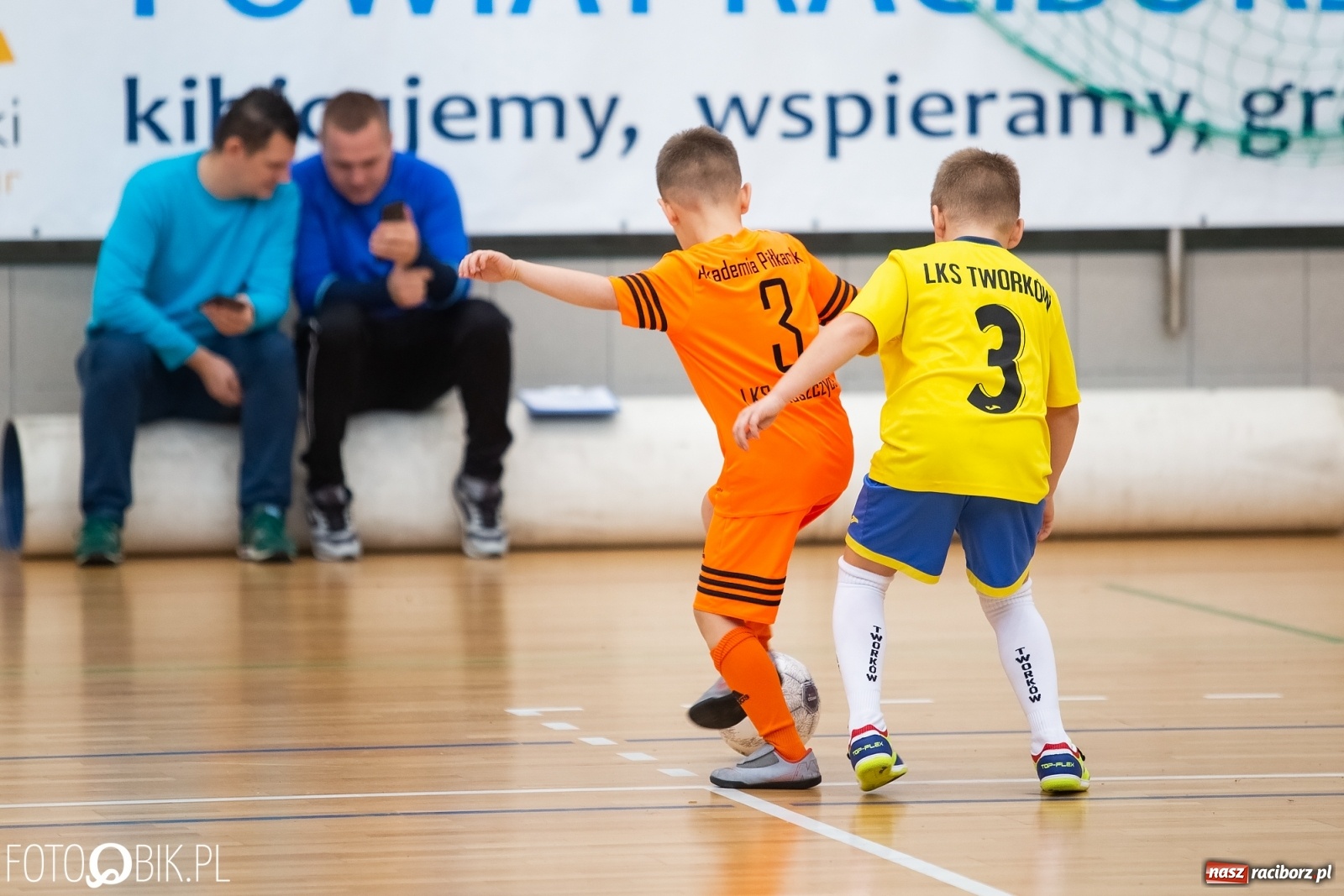 Zdjęcie w galerii na portalu naszraciborz.pl: Drugi dzień zmagań piłkarskich w Arenie Rafako wiadomości z regionu