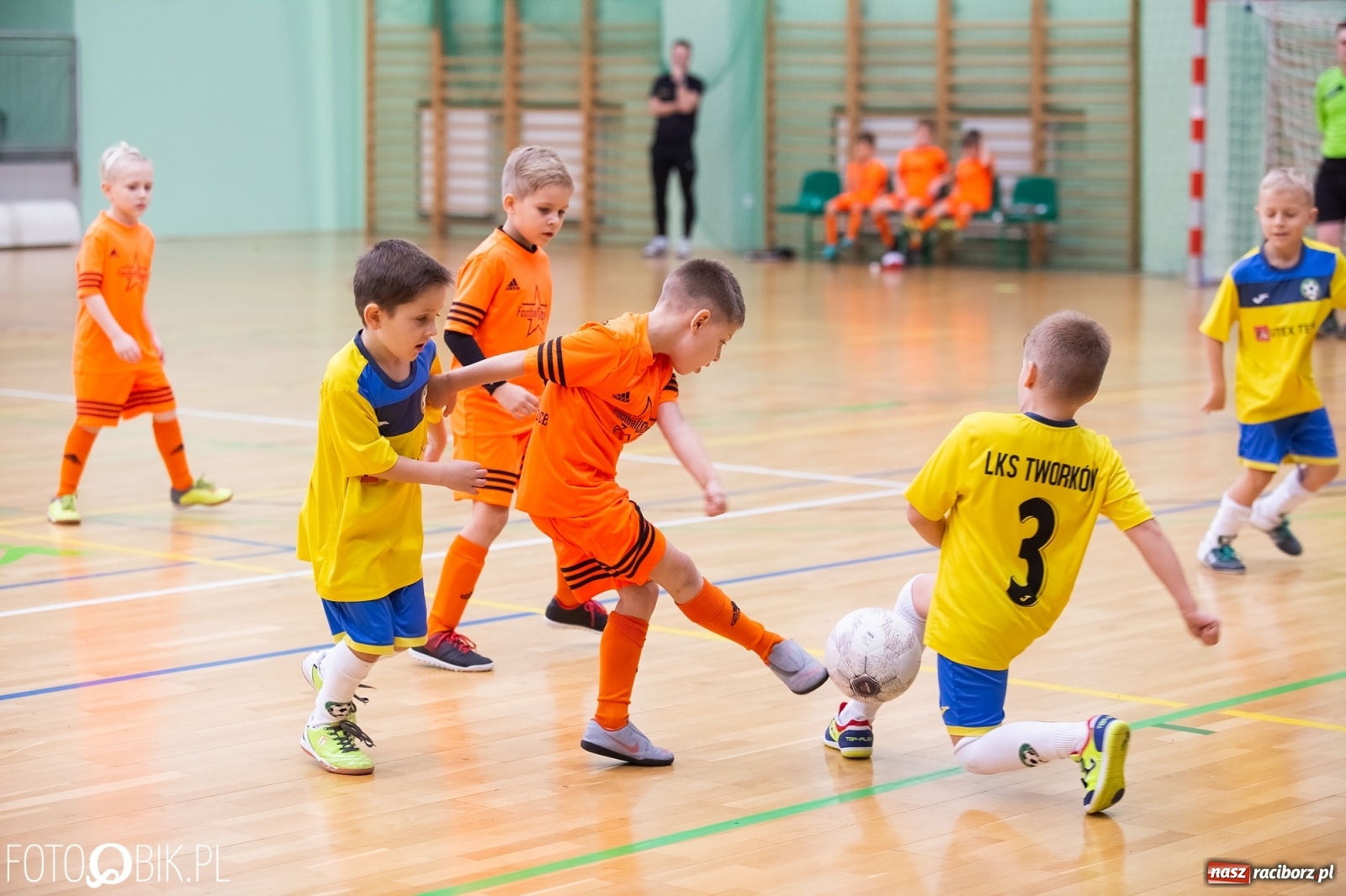 Zdjęcie w galerii na portalu naszraciborz.pl: Drugi dzień zmagań piłkarskich w Arenie Rafako wiadomości z regionu