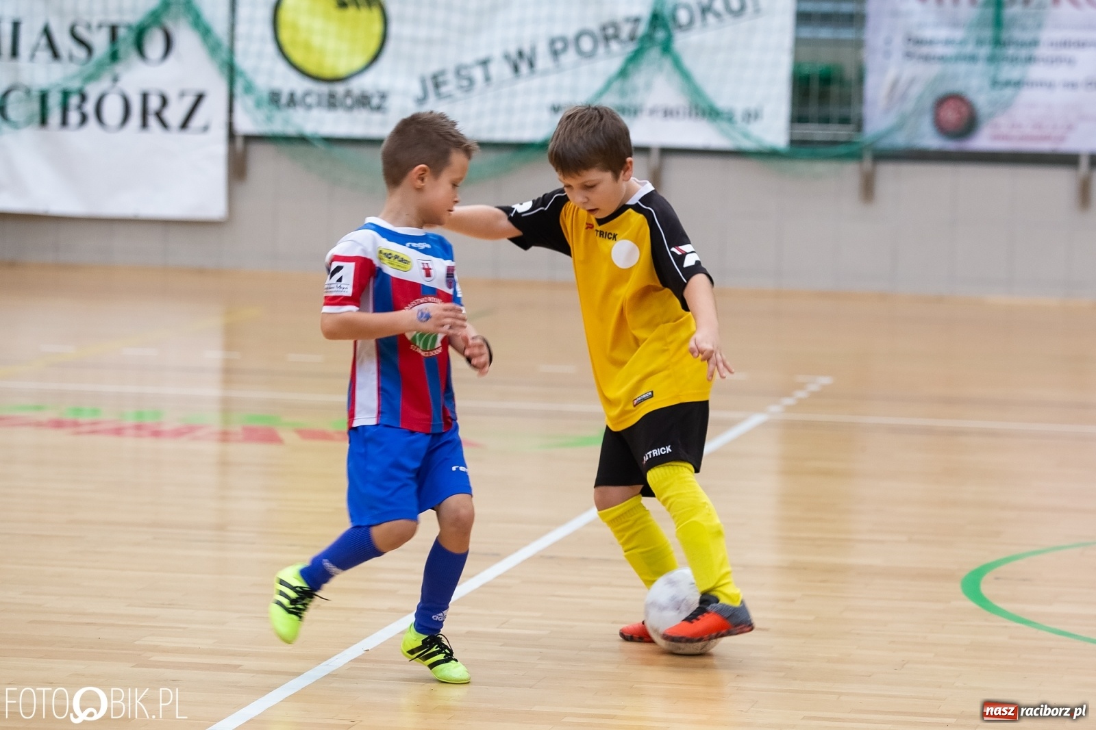 Zdjęcie w galerii na portalu naszraciborz.pl: Drugi dzień zmagań piłkarskich w Arenie Rafako wiadomości z regionu