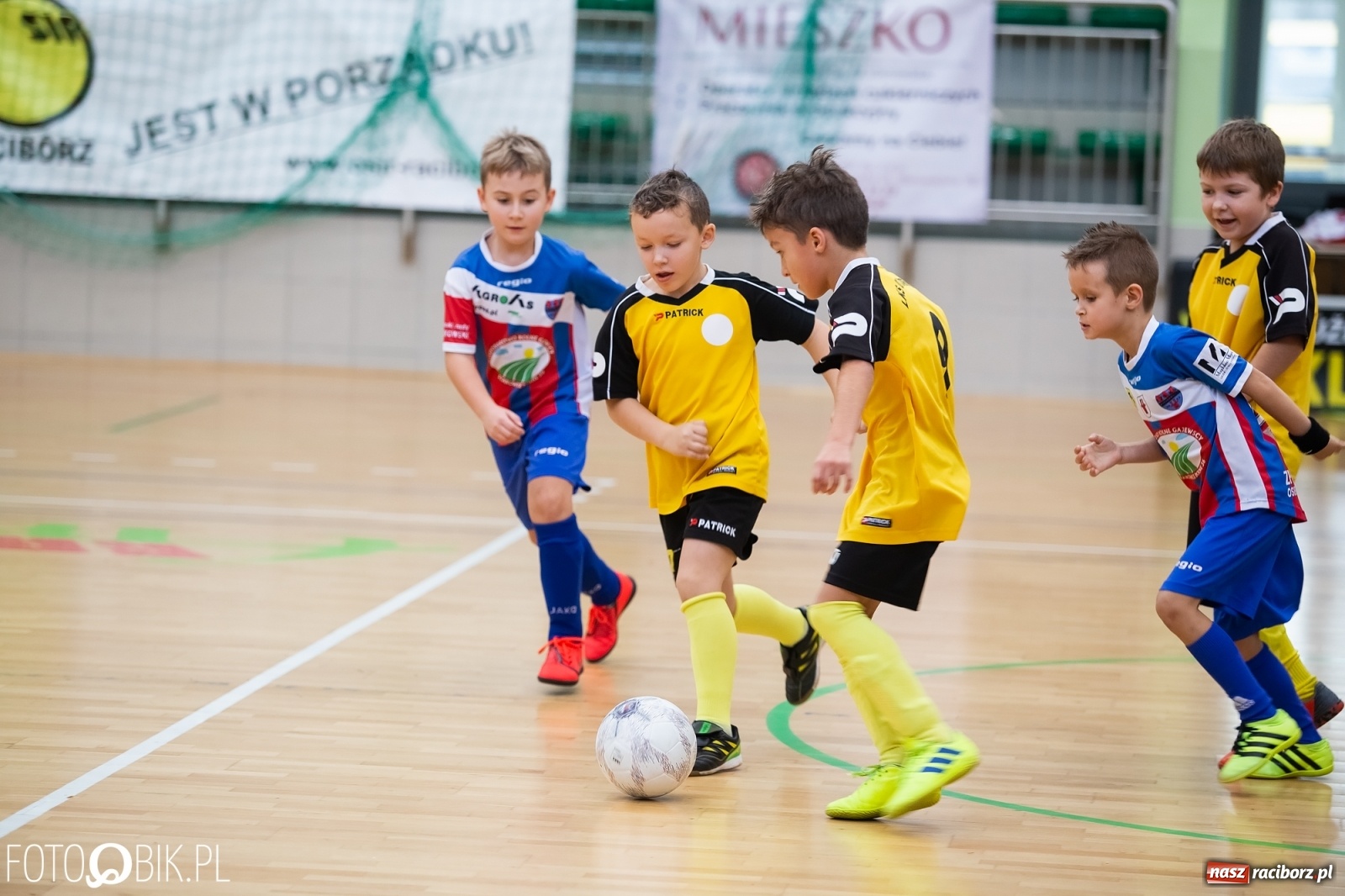 Zdjęcie w galerii na portalu naszraciborz.pl: Drugi dzień zmagań piłkarskich w Arenie Rafako wiadomości z regionu