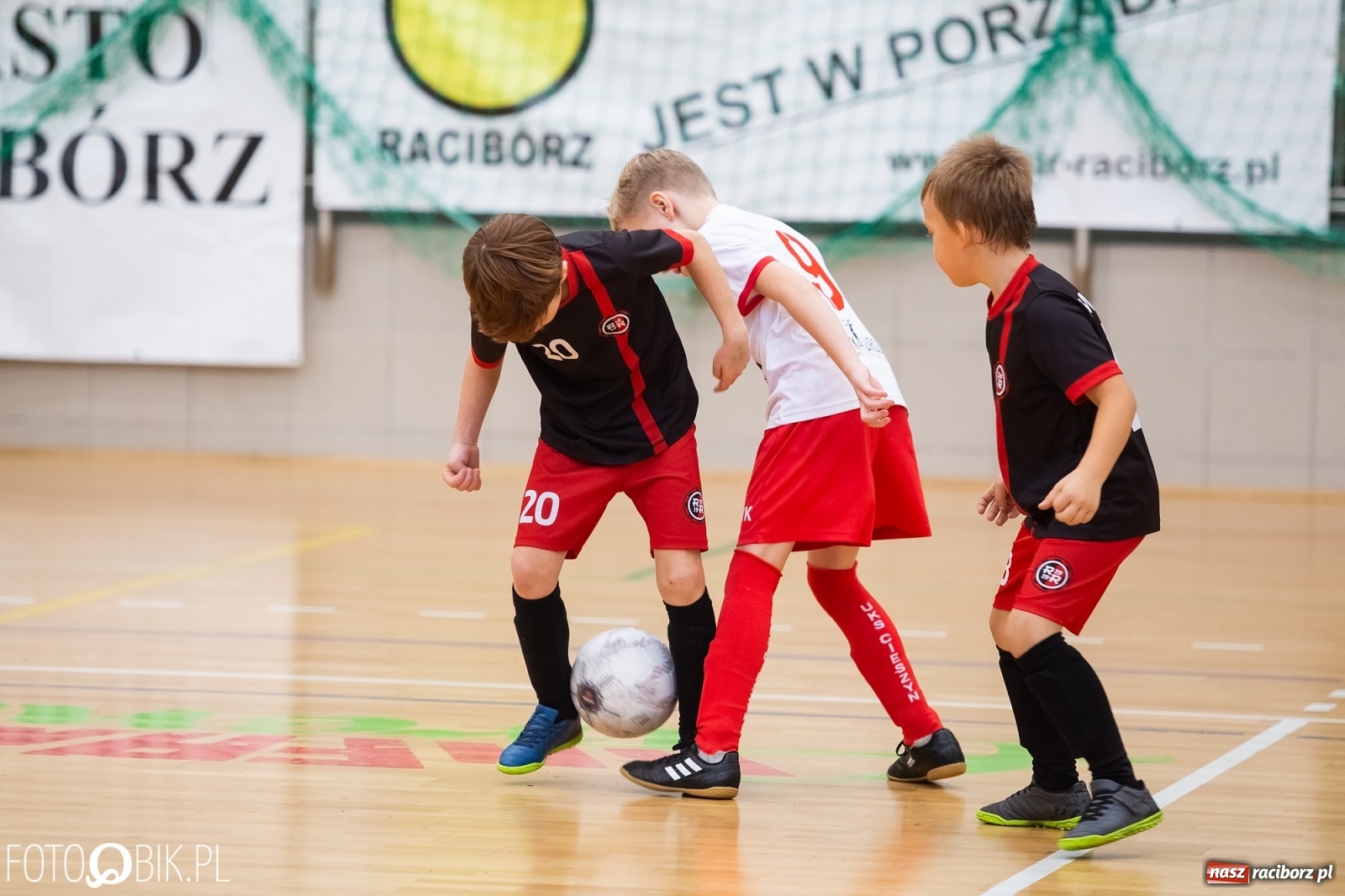 Zdjęcie w galerii na portalu naszraciborz.pl: Drugi dzień zmagań piłkarskich w Arenie Rafako wiadomości z regionu