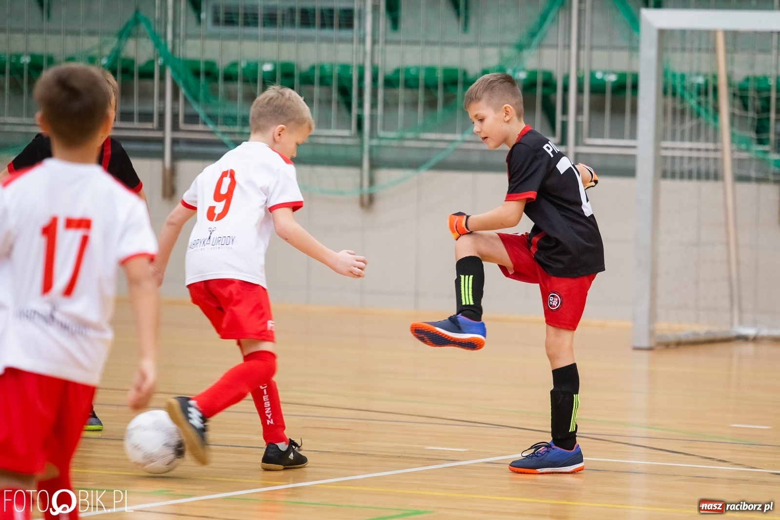 Zdjęcie w galerii na portalu naszraciborz.pl: Drugi dzień zmagań piłkarskich w Arenie Rafako wiadomości z regionu