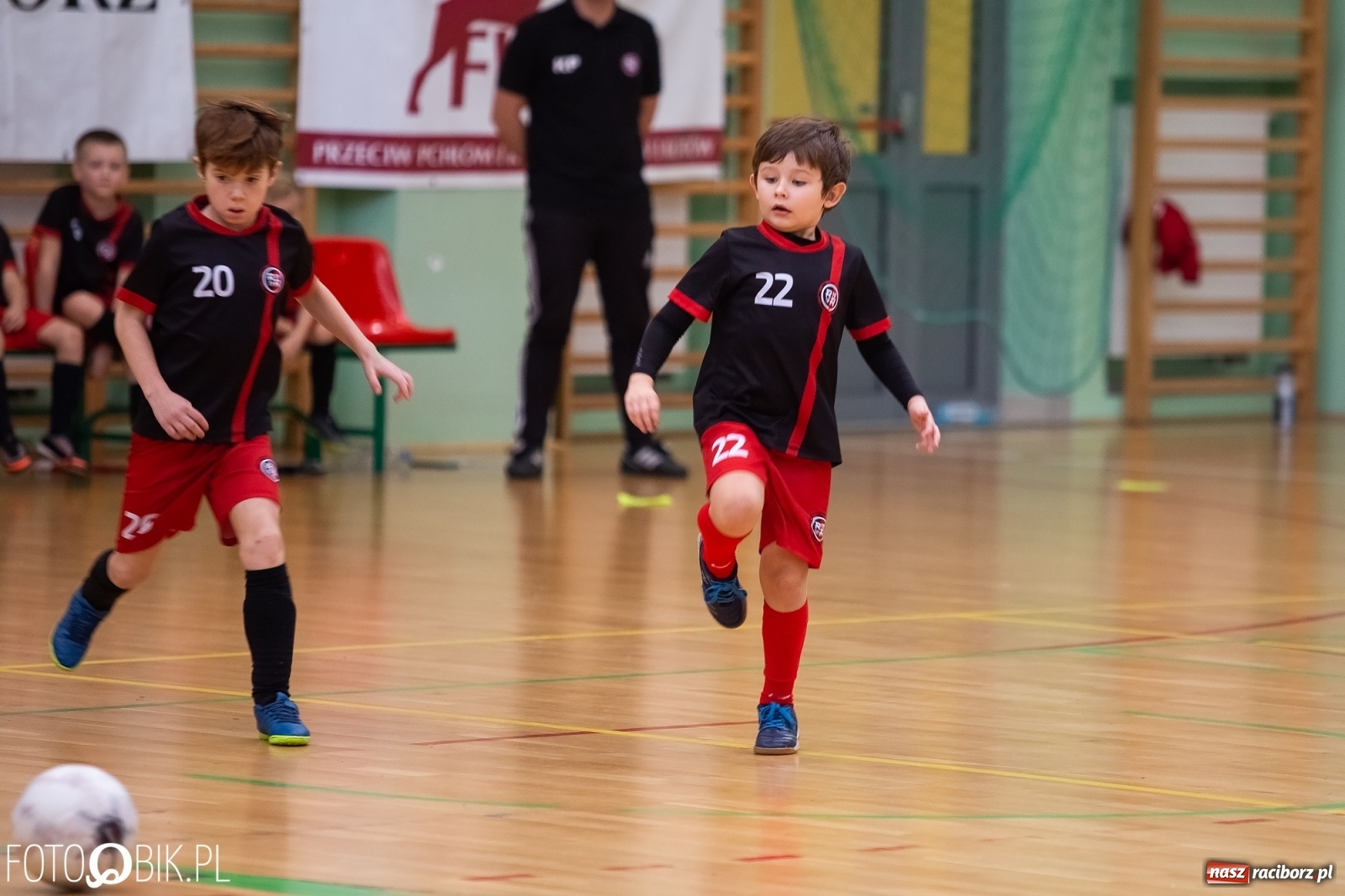 Zdjęcie w galerii na portalu naszraciborz.pl: Drugi dzień zmagań piłkarskich w Arenie Rafako wiadomości z regionu