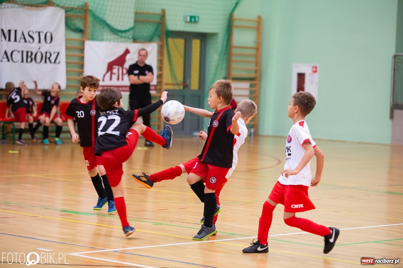 Zdjęcie w galerii na portalu naszraciborz.pl: Drugi dzień zmagań piłkarskich w Arenie Rafako wiadomości z regionu