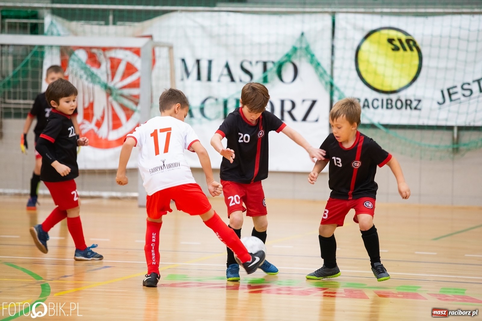 Zdjęcie w galerii na portalu naszraciborz.pl: Drugi dzień zmagań piłkarskich w Arenie Rafako wiadomości z regionu