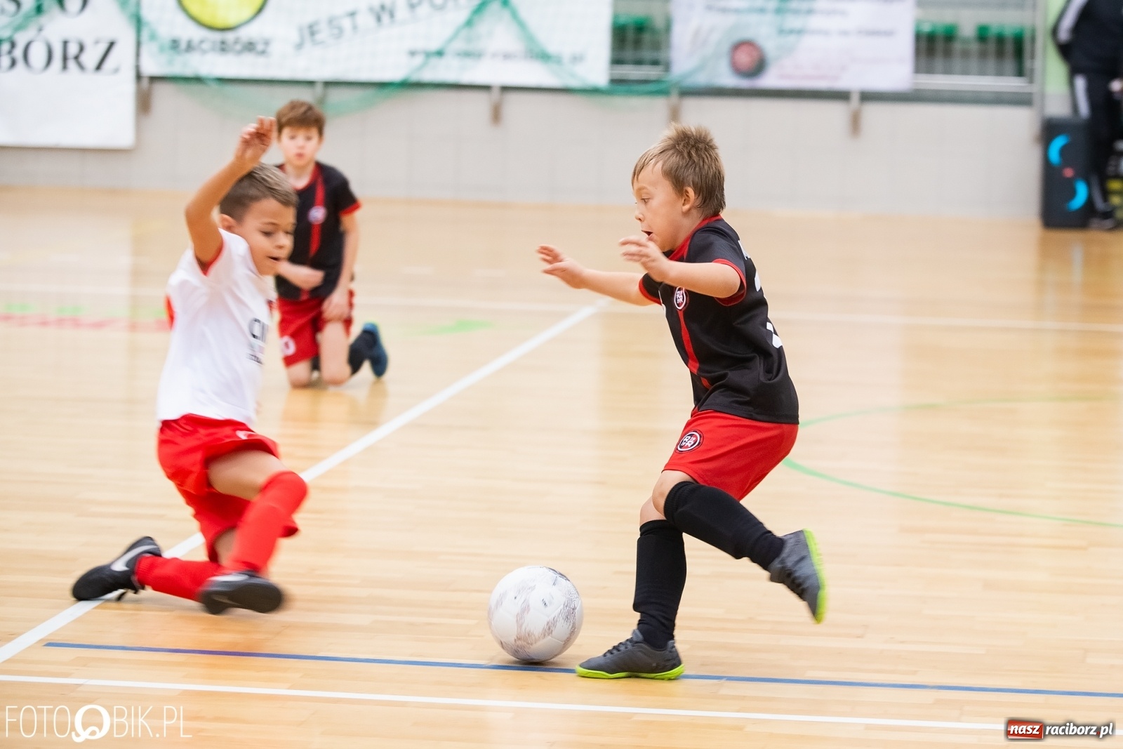Zdjęcie w galerii na portalu naszraciborz.pl: Drugi dzień zmagań piłkarskich w Arenie Rafako wiadomości z regionu
