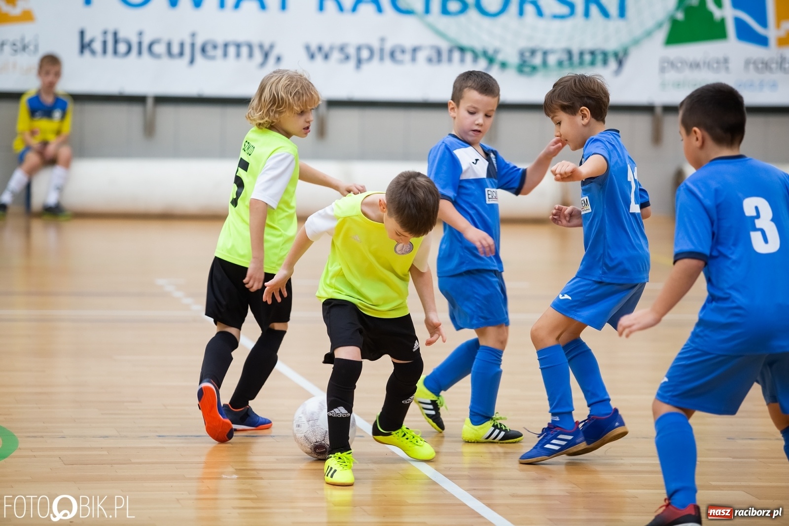 Zdjęcie w galerii na portalu naszraciborz.pl: Drugi dzień zmagań piłkarskich w Arenie Rafako wiadomości z regionu