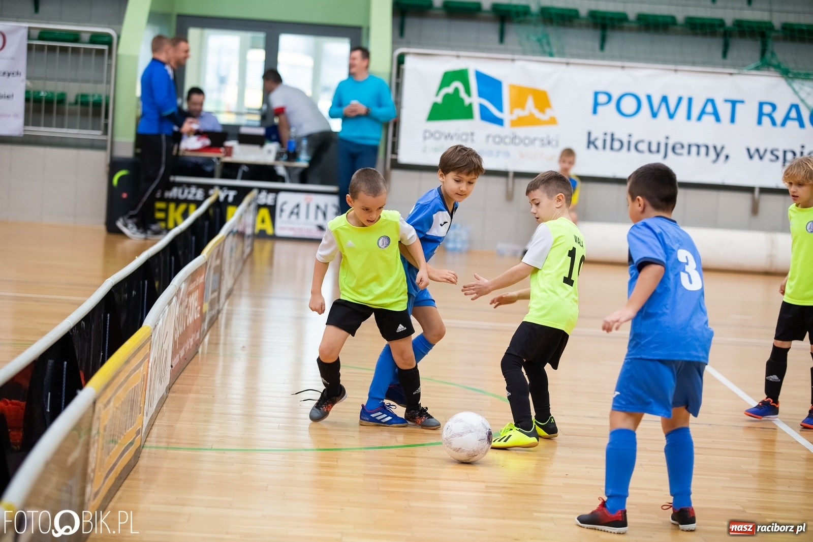 Zdjęcie w galerii na portalu naszraciborz.pl: Drugi dzień zmagań piłkarskich w Arenie Rafako wiadomości z regionu