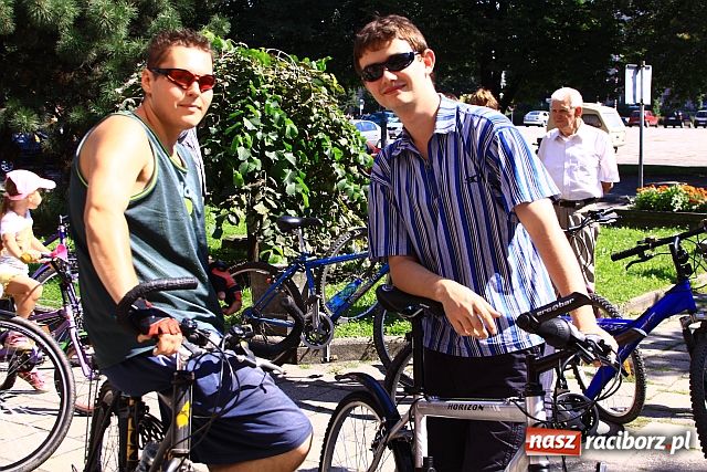 Zdjęcie w galerii na portalu naszraciborz.pl: Rodzinnie promowali ścieżki rowerowe wiadomości z regionu