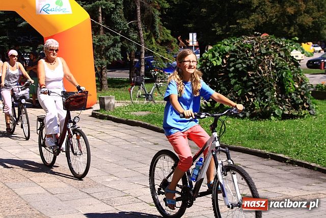 Zdjęcie w galerii na portalu naszraciborz.pl: Rodzinnie promowali ścieżki rowerowe wiadomości z regionu