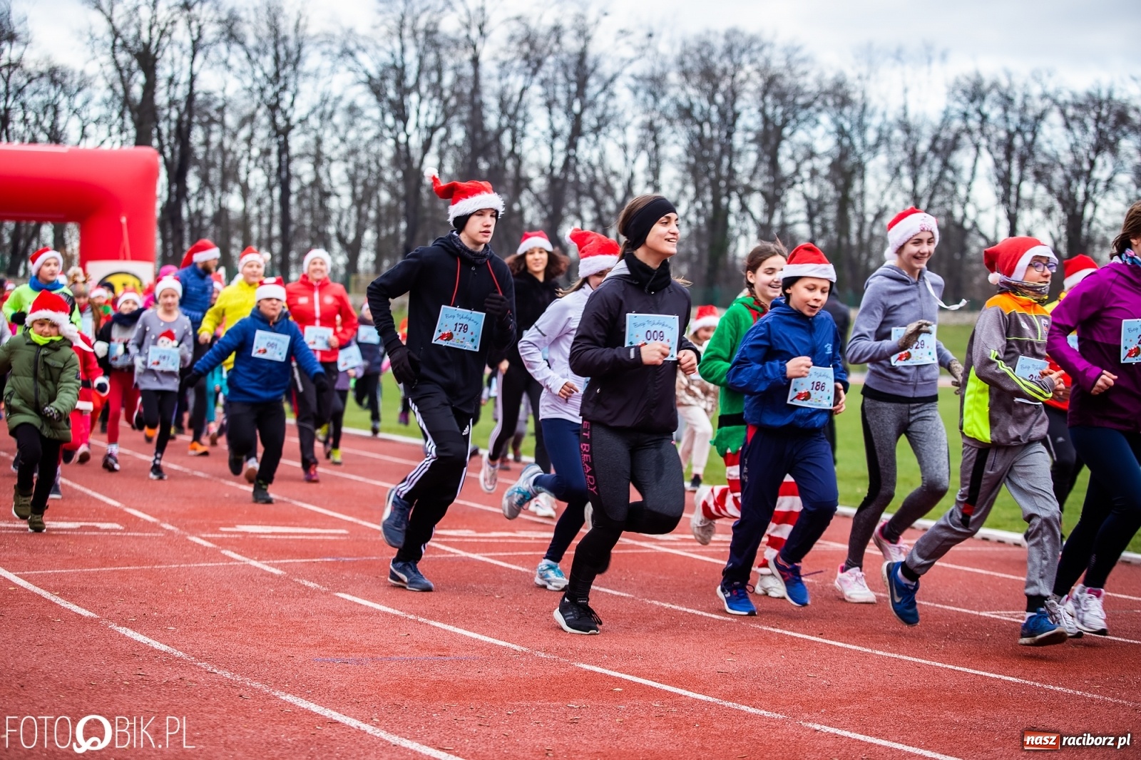 Zdjęcie w galerii na portalu naszraciborz.pl: Raciborski Bieg Mikołajkowy [FOTO i WIDEO] wiadomości z regionu