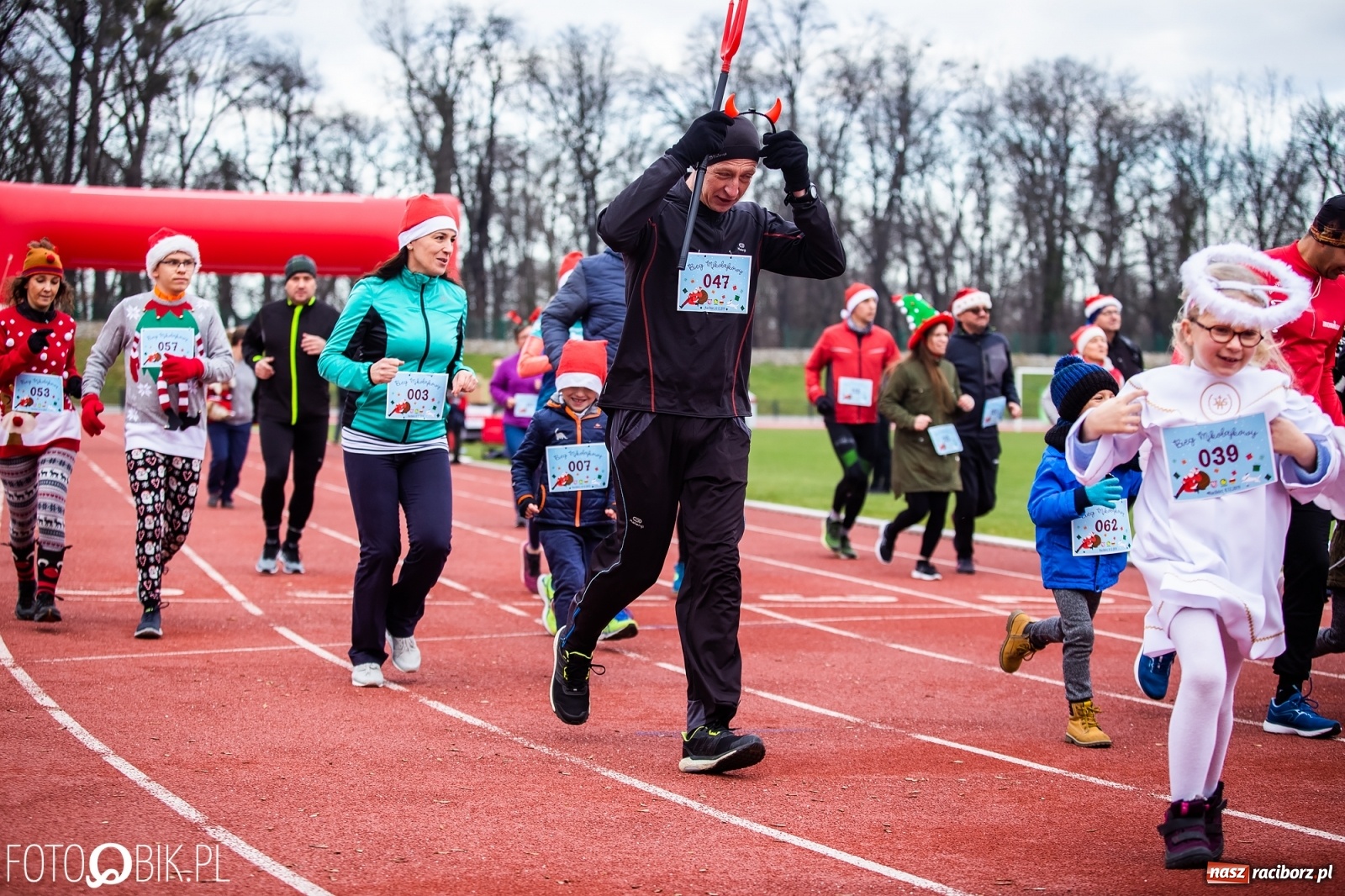 Zdjęcie w galerii na portalu naszraciborz.pl: Raciborski Bieg Mikołajkowy [FOTO i WIDEO] wiadomości z regionu