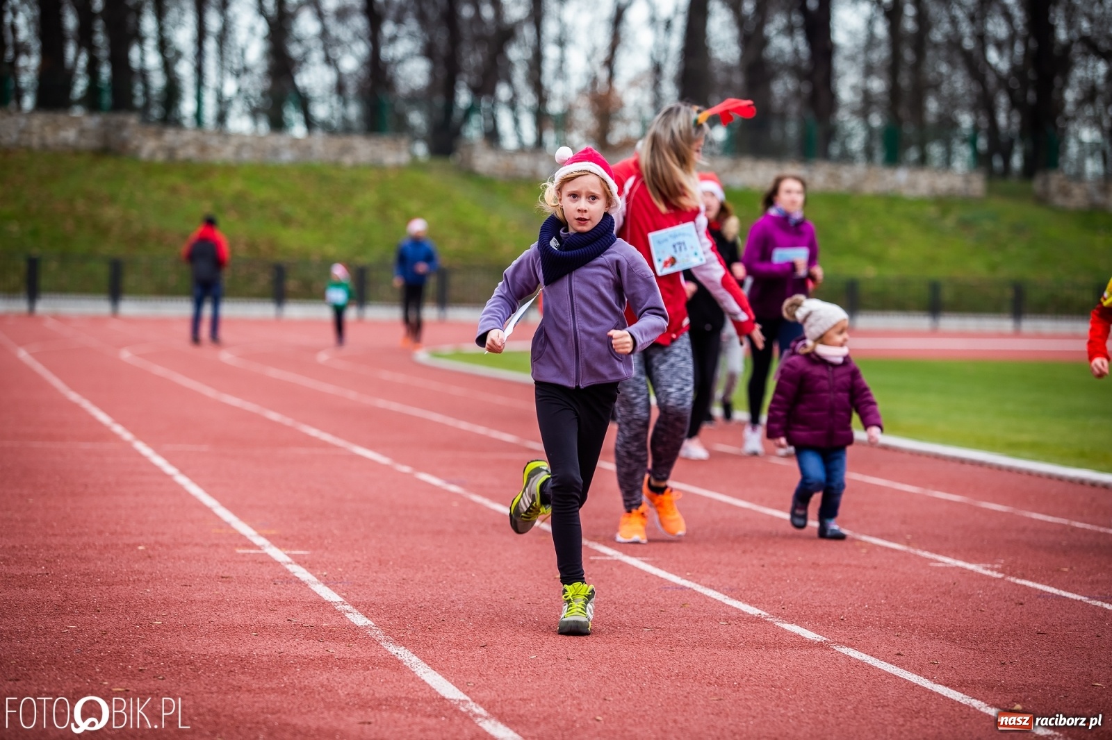 Zdjęcie w galerii na portalu naszraciborz.pl: Raciborski Bieg Mikołajkowy [FOTO i WIDEO] wiadomości z regionu