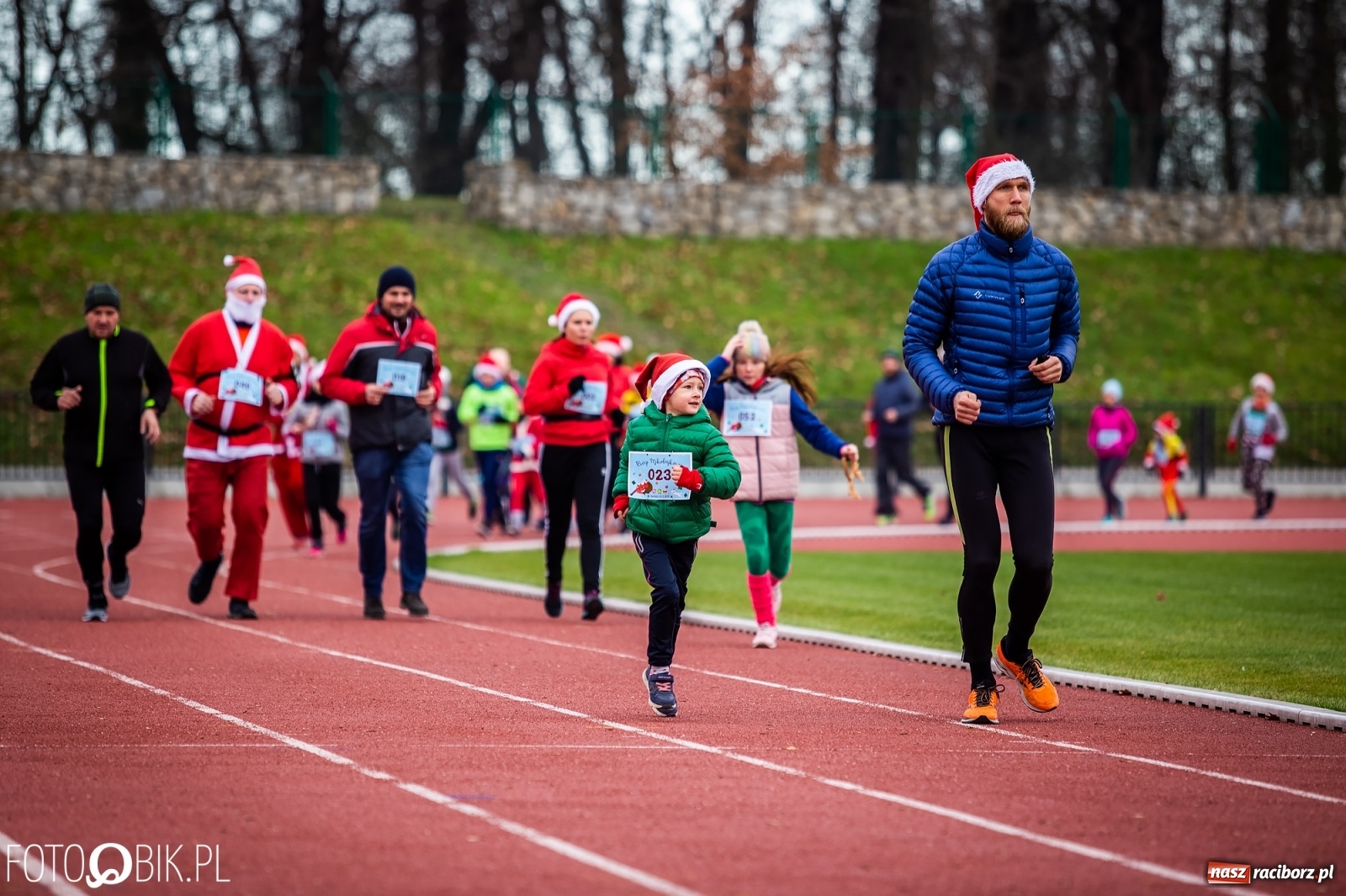 Zdjęcie w galerii na portalu naszraciborz.pl: Raciborski Bieg Mikołajkowy [FOTO i WIDEO] wiadomości z regionu