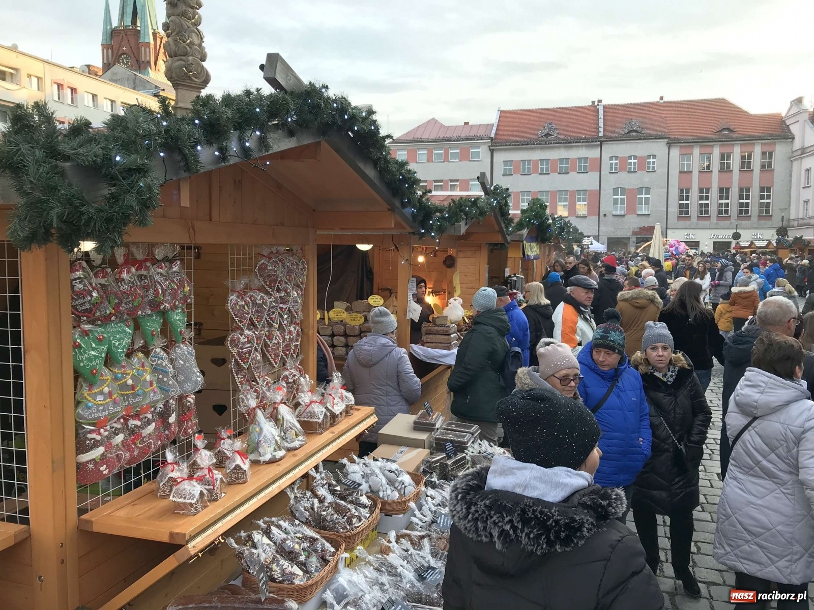 Zdjęcie w galerii na portalu naszraciborz.pl: Bigos i plastik. Ile kosztował jarmarkowy poczęstunek  wiadomości z regionu