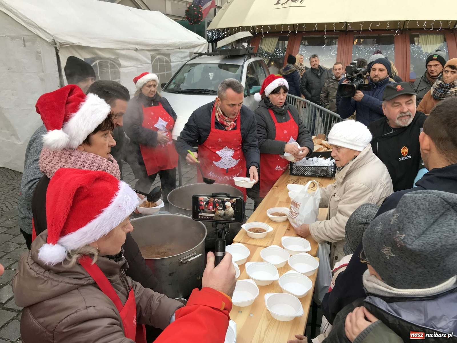 Zdjęcie w galerii na portalu naszraciborz.pl: Bigos i plastik. Ile kosztował jarmarkowy poczęstunek  wiadomości z regionu