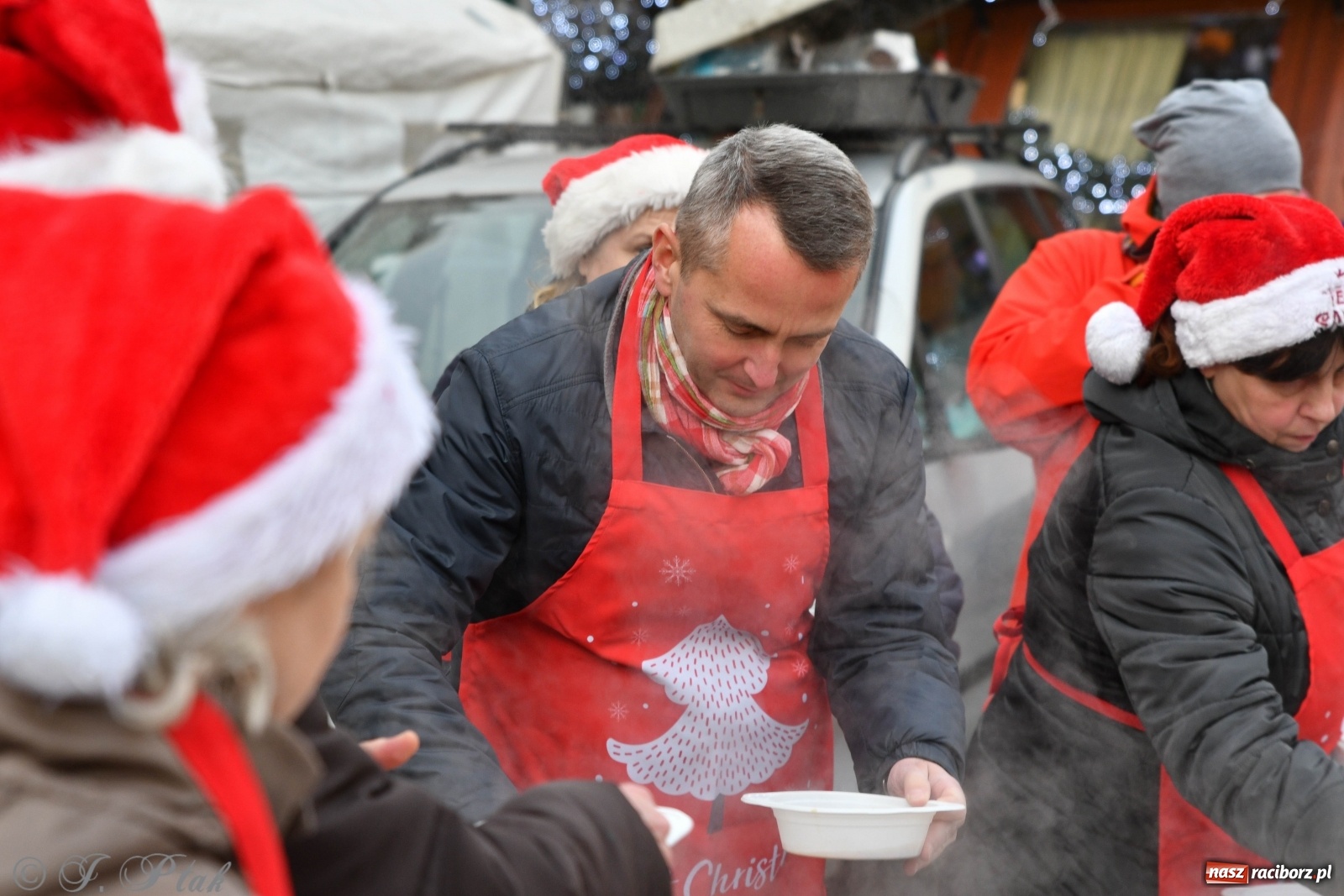 Zdjęcie w galerii na portalu naszraciborz.pl: Bigos i plastik. Ile kosztował jarmarkowy poczęstunek  wiadomości z regionu