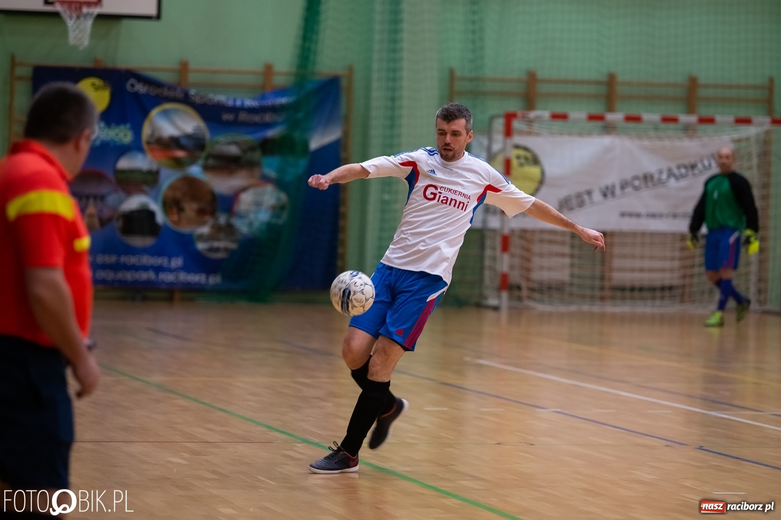 Zdjęcie w galerii na portalu naszraciborz.pl: HLPN. Niedziela z futsalem w Arenie Rafako wiadomości z regionu