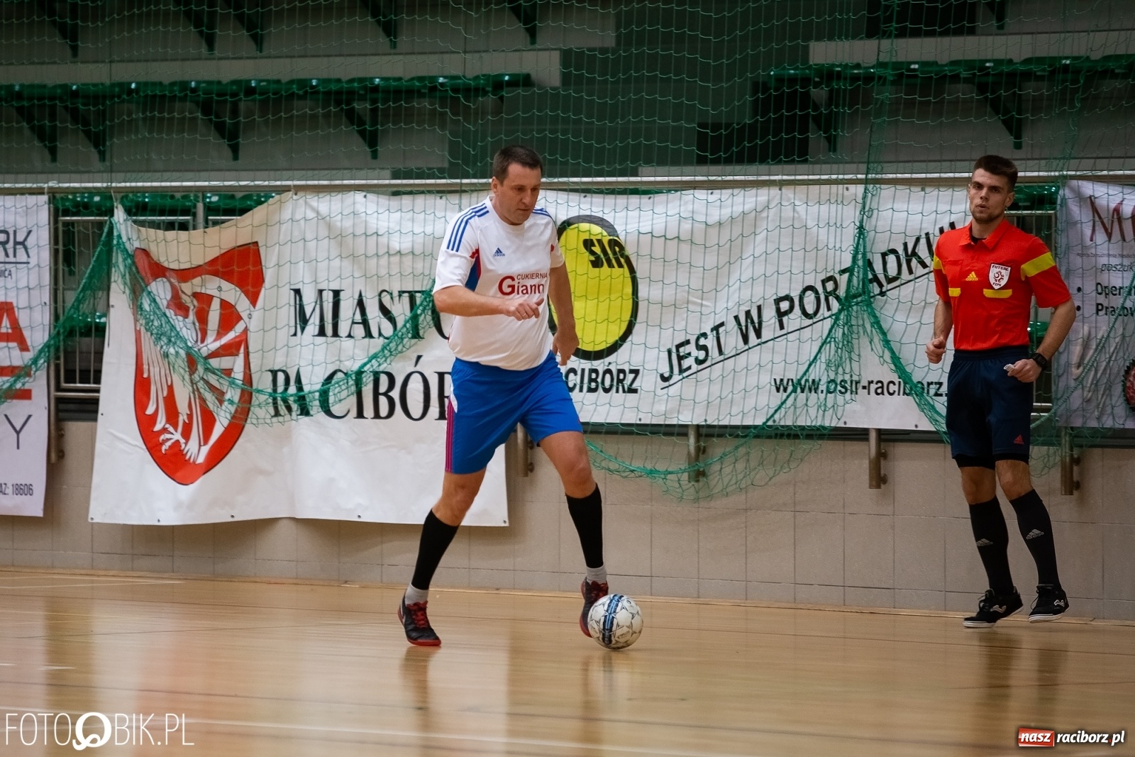 Zdjęcie w galerii na portalu naszraciborz.pl: HLPN. Niedziela z futsalem w Arenie Rafako wiadomości z regionu