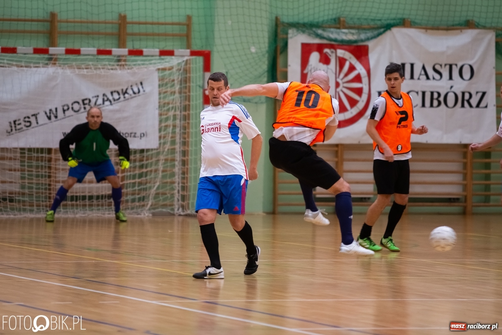 Zdjęcie w galerii na portalu naszraciborz.pl: HLPN. Niedziela z futsalem w Arenie Rafako wiadomości z regionu