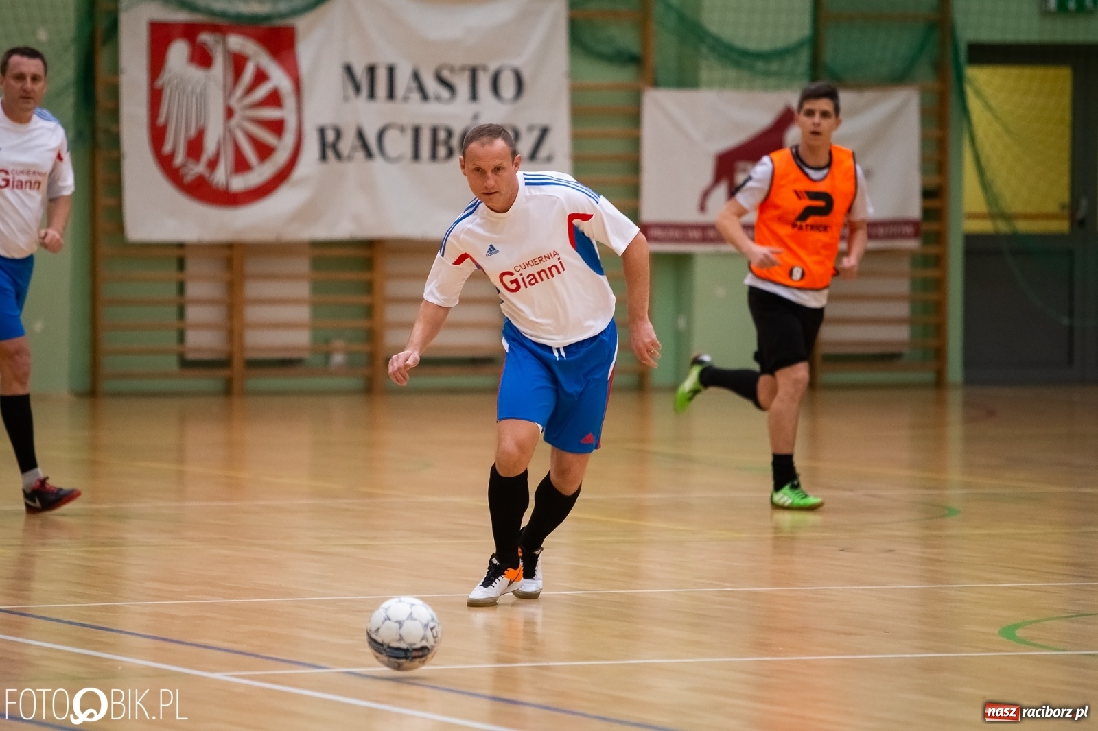 Zdjęcie w galerii na portalu naszraciborz.pl: HLPN. Niedziela z futsalem w Arenie Rafako wiadomości z regionu