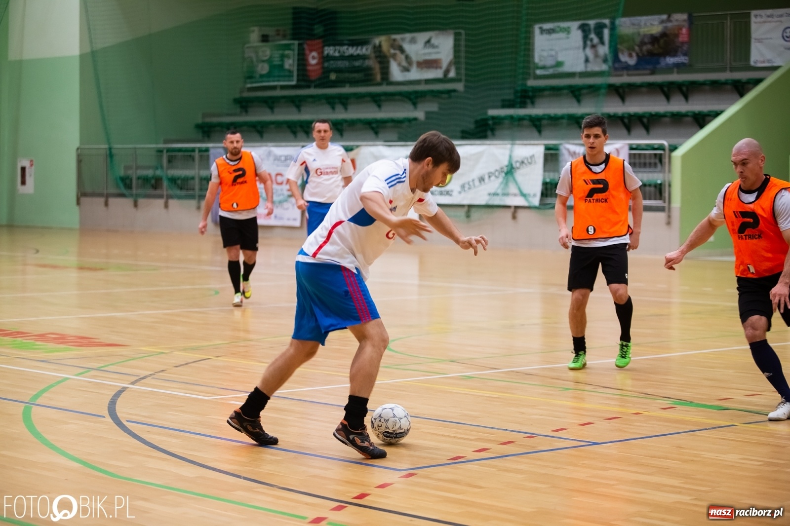 Zdjęcie w galerii na portalu naszraciborz.pl: HLPN. Niedziela z futsalem w Arenie Rafako wiadomości z regionu