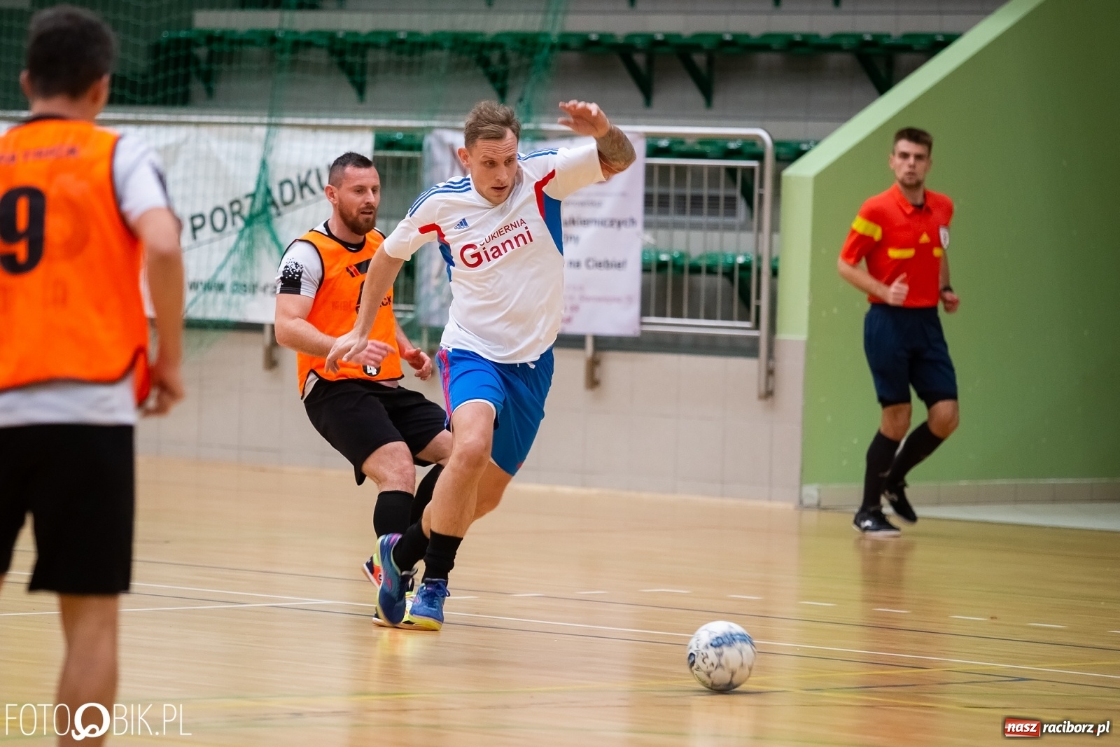Zdjęcie w galerii na portalu naszraciborz.pl: HLPN. Niedziela z futsalem w Arenie Rafako wiadomości z regionu