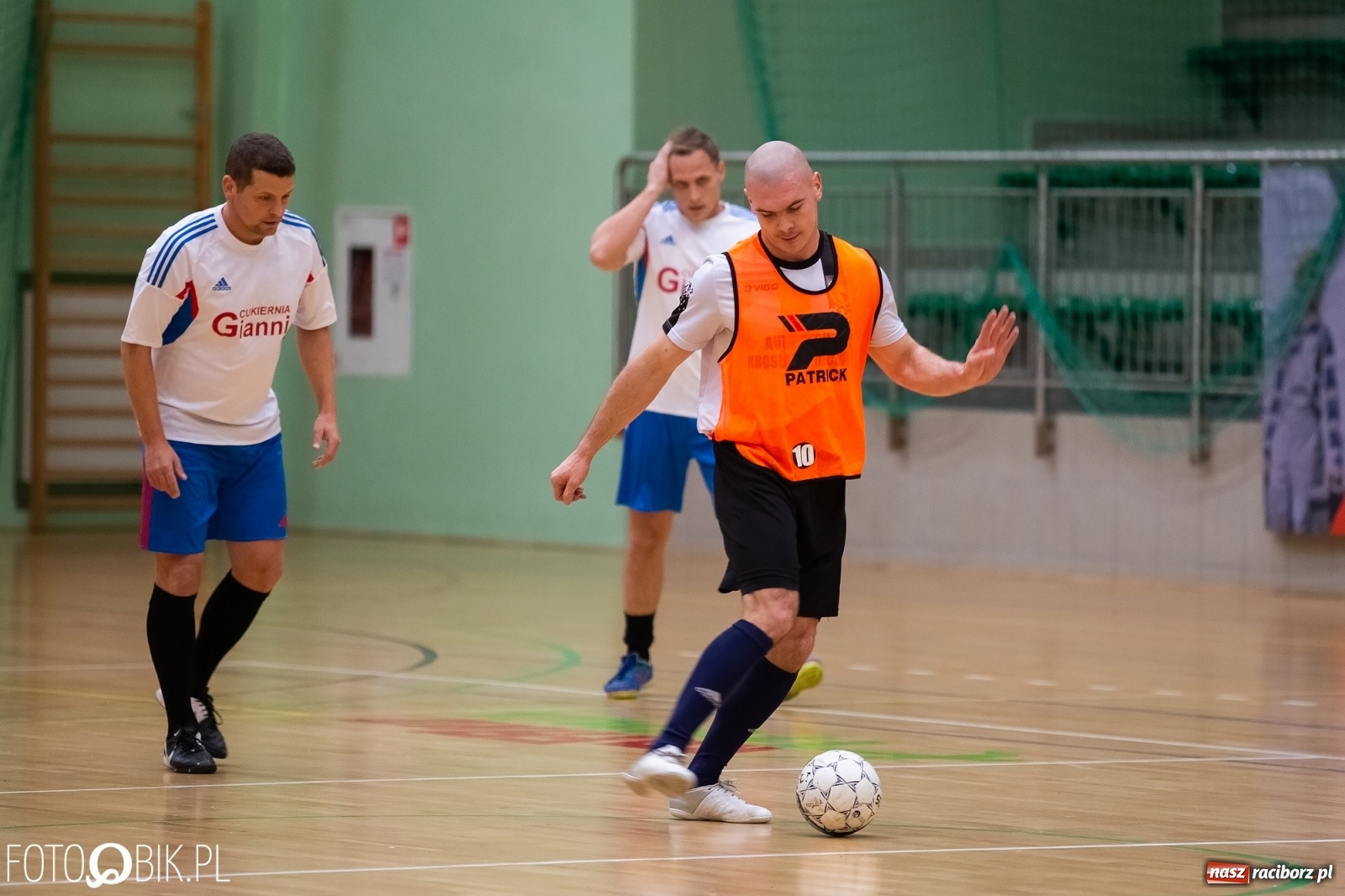 Zdjęcie w galerii na portalu naszraciborz.pl: HLPN. Niedziela z futsalem w Arenie Rafako wiadomości z regionu
