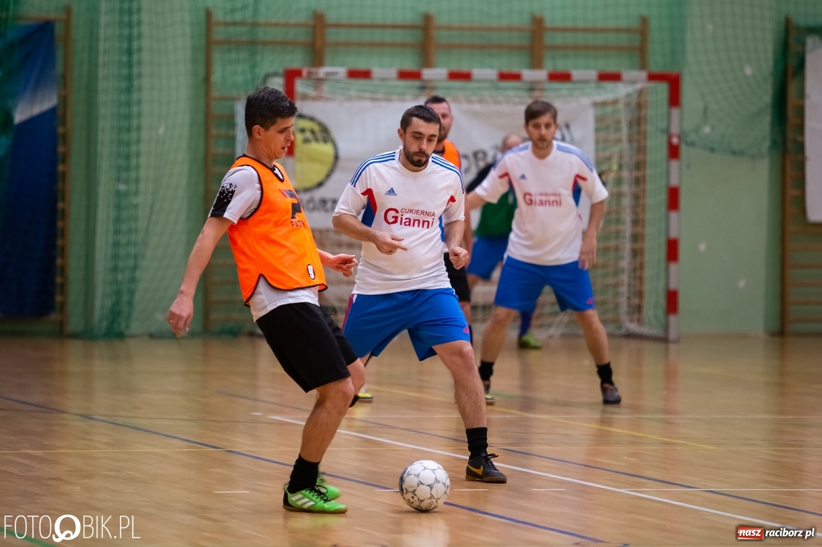 Zdjęcie w galerii na portalu naszraciborz.pl: HLPN. Niedziela z futsalem w Arenie Rafako wiadomości z regionu