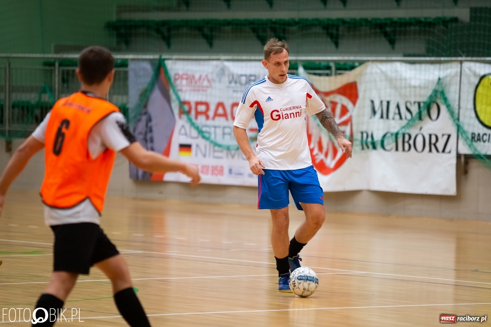 Zdjęcie w galerii na portalu naszraciborz.pl: HLPN. Niedziela z futsalem w Arenie Rafako wiadomości z regionu